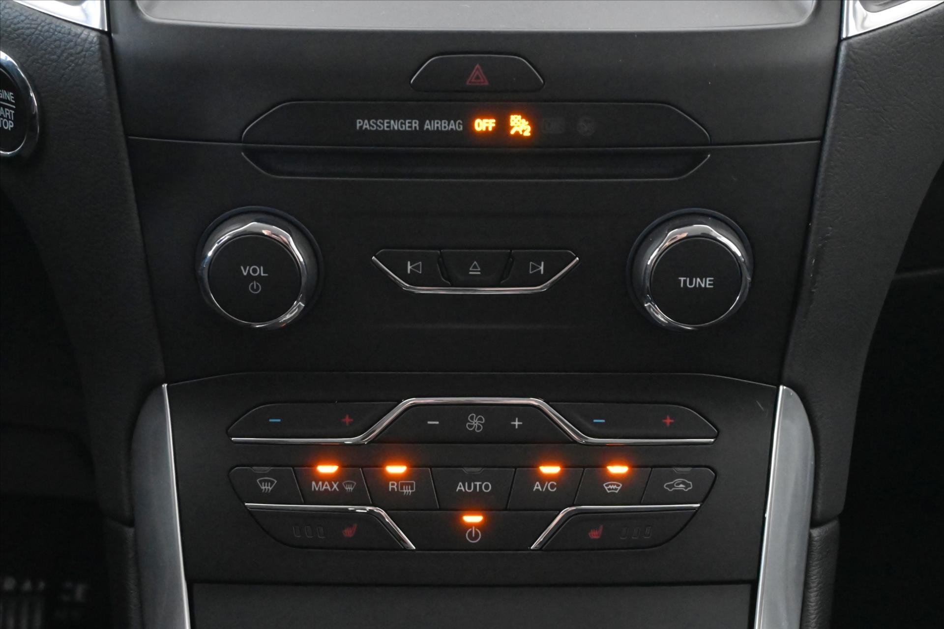 Hlavní fotografie vozu Ford S-MAX 2,0 EcoBlue 140 kW AT8 Titanium Záruka až 5 let (22)