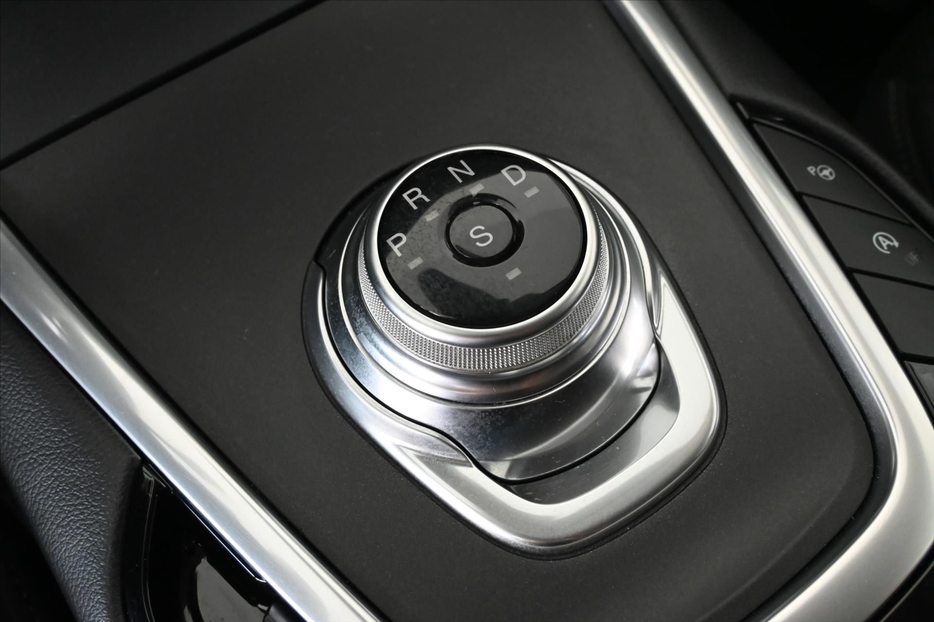 Hlavní fotografie vozu Ford S-MAX 2,0 EcoBlue 140 kW AT8 Titanium Záruka až 5 let (23)