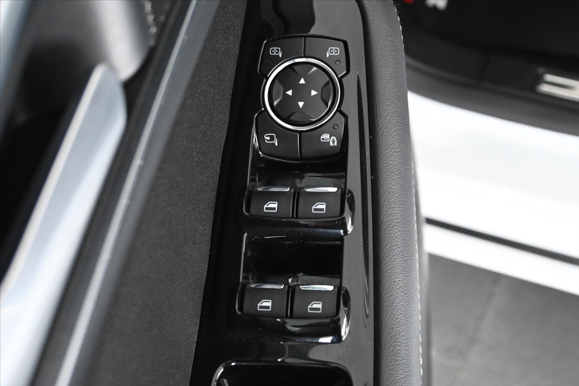 Hlavní fotografie vozu Ford S-MAX 2,0 EcoBlue 140 kW AT8 Titanium Záruka až 5 let (26)