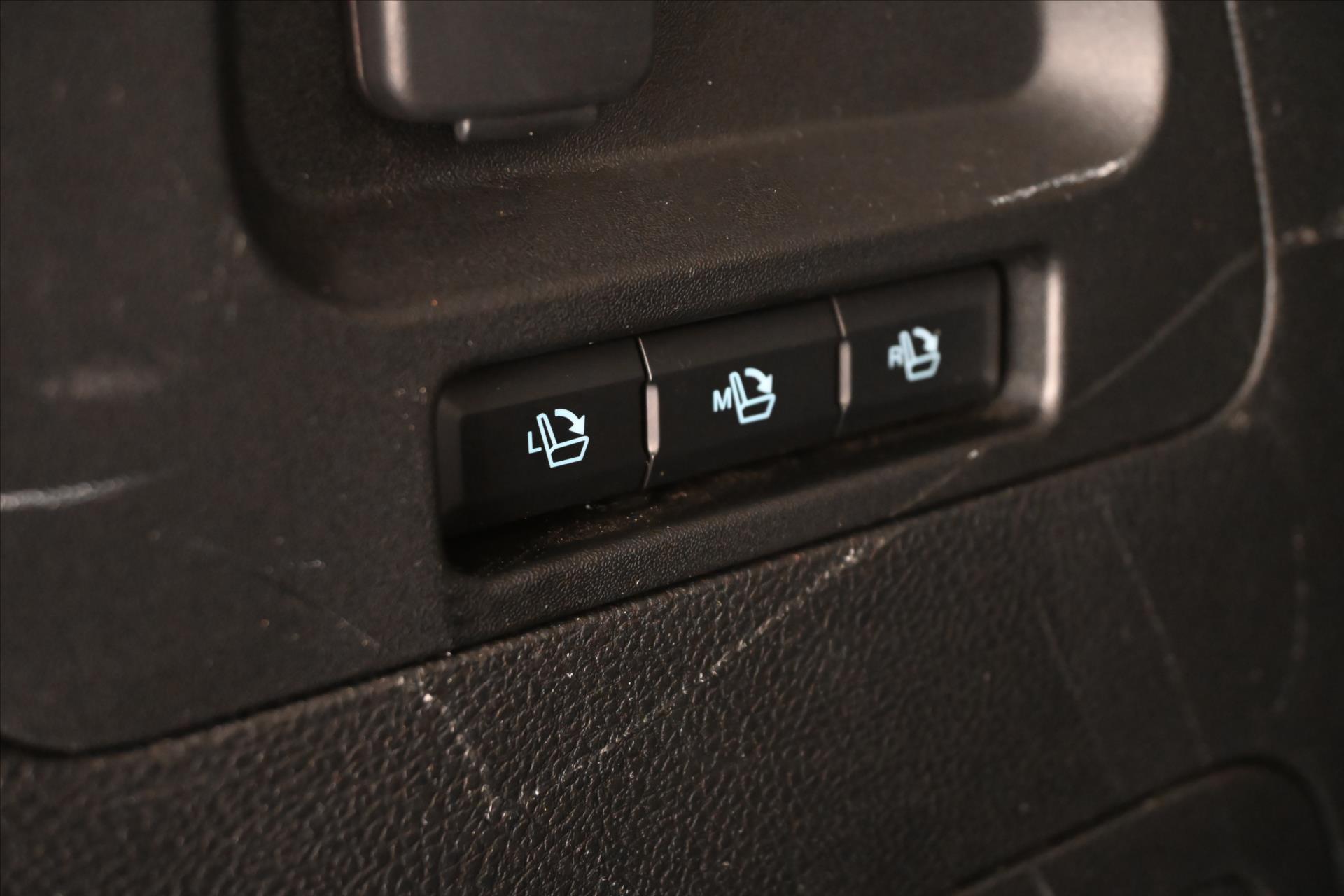 Hlavní fotografie vozu Ford S-MAX 2,0 EcoBlue 140 kW AT8 Titanium Záruka až 5 let (29)