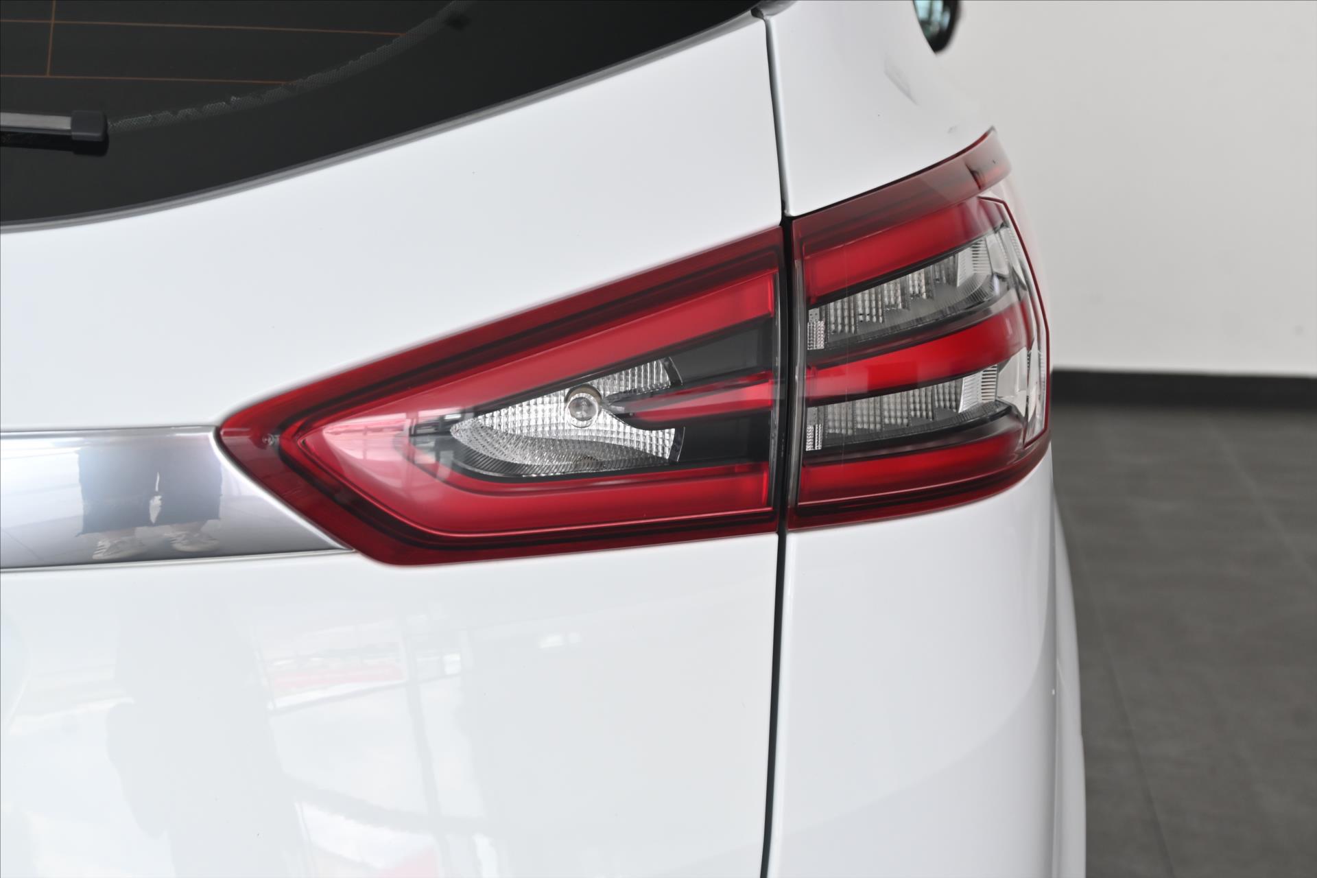 Hlavní fotografie vozu Ford S-MAX 2,0 EcoBlue 140 kW AT8 Titanium Záruka až 5 let (32)