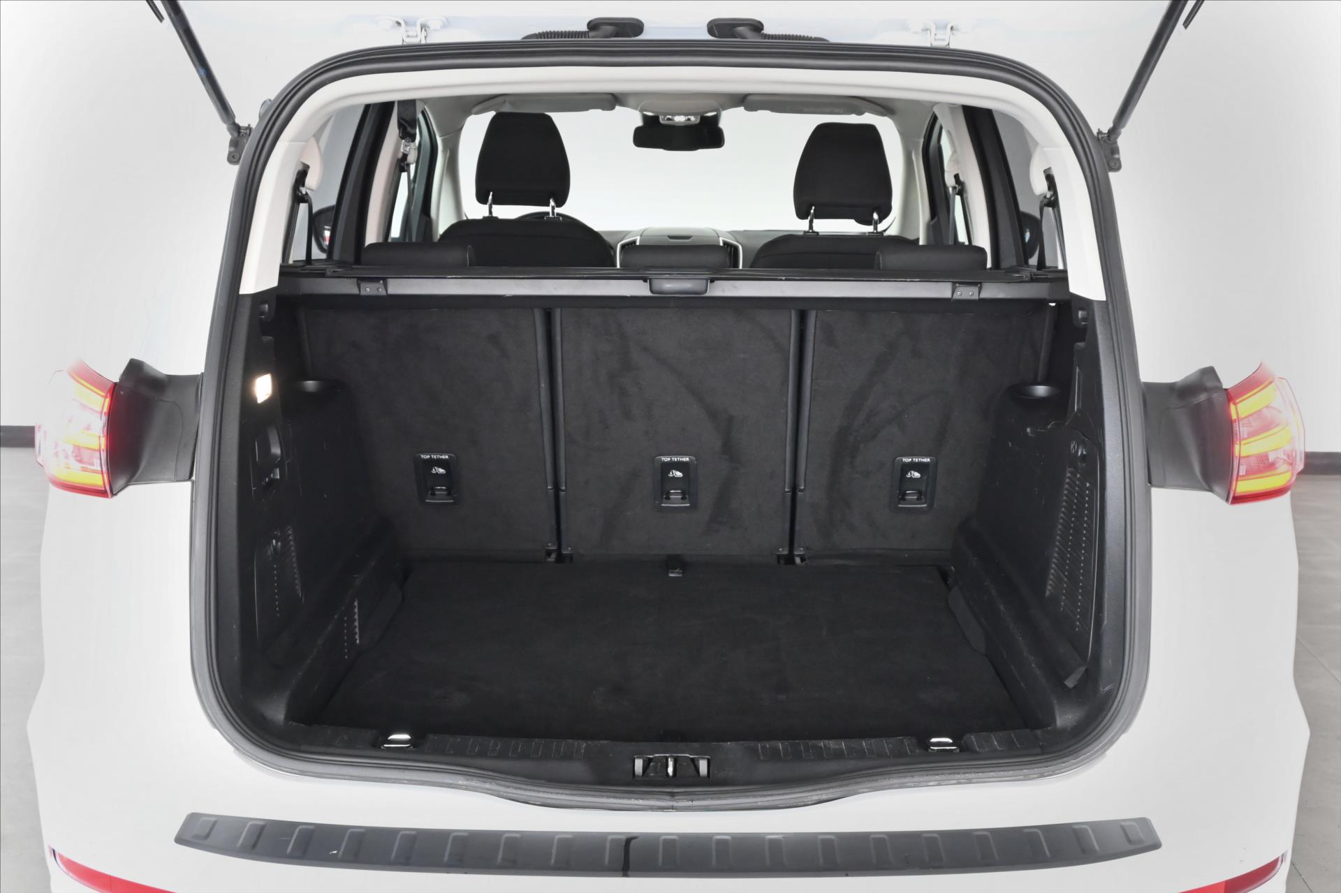 Hlavní fotografie vozu Ford S-MAX 2,0 EcoBlue 140 kW AT8 Titanium Záruka až 5 let (7)