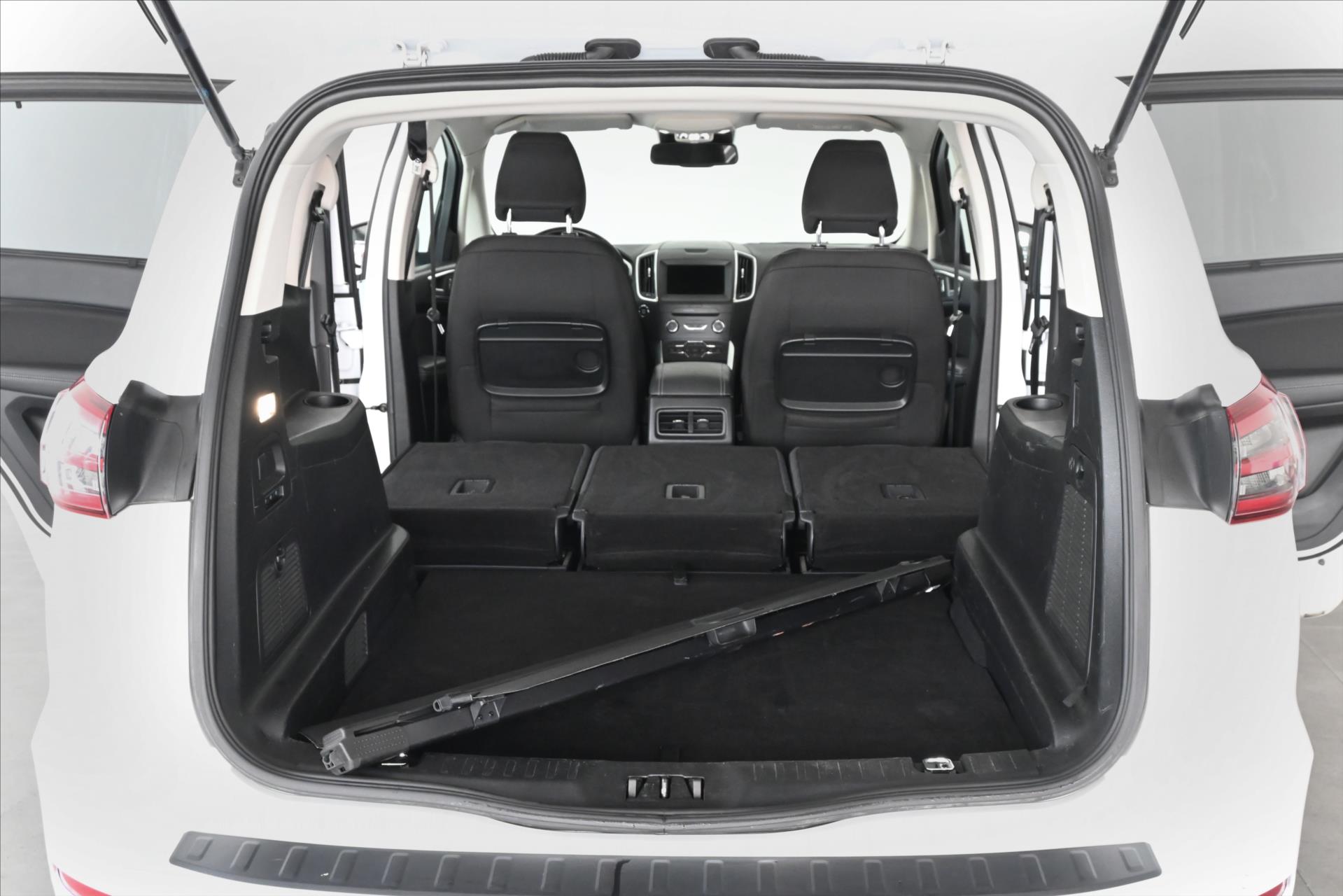 Hlavní fotografie vozu Ford S-MAX 2,0 EcoBlue 140 kW AT8 Titanium Záruka až 5 let (8)