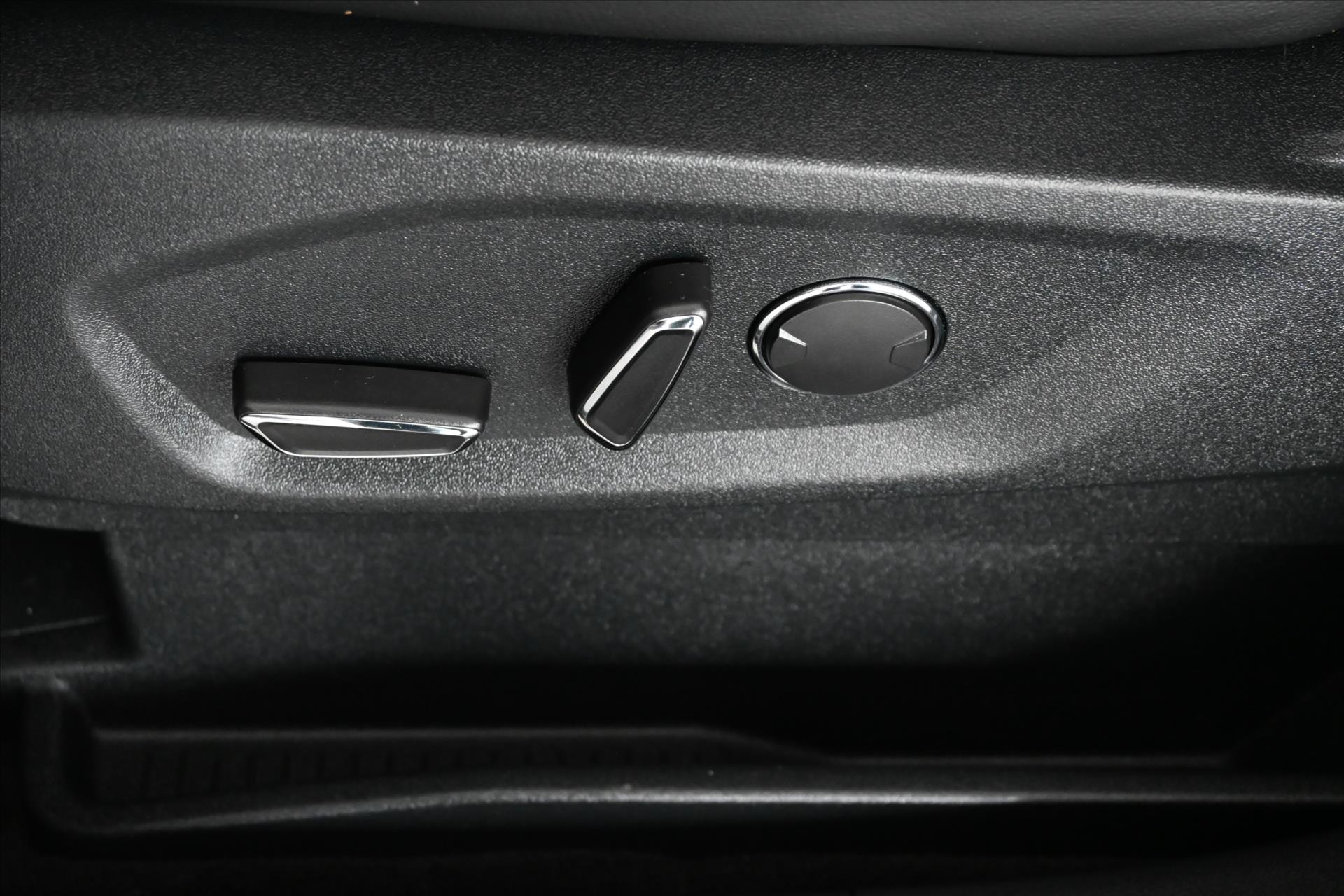 Hlavní fotografie vozu Ford Galaxy 2,0 EcoBlue 177 kW Titanium AT8 Záruka až 5 let (30)