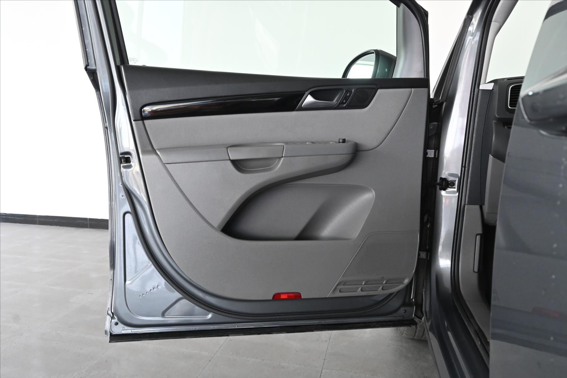 Hlavní fotografie vozu Seat Alhambra 2,0 TDI 110 kW DSG Style 7míst Záruka až 5 let (29)