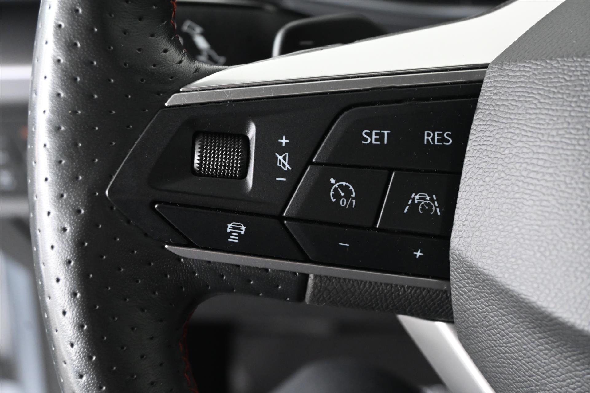 Hlavní fotografie vozu Seat Leon 2,0 FR TDI 110 kW DSG Panorama Záruka až 5 let (18)