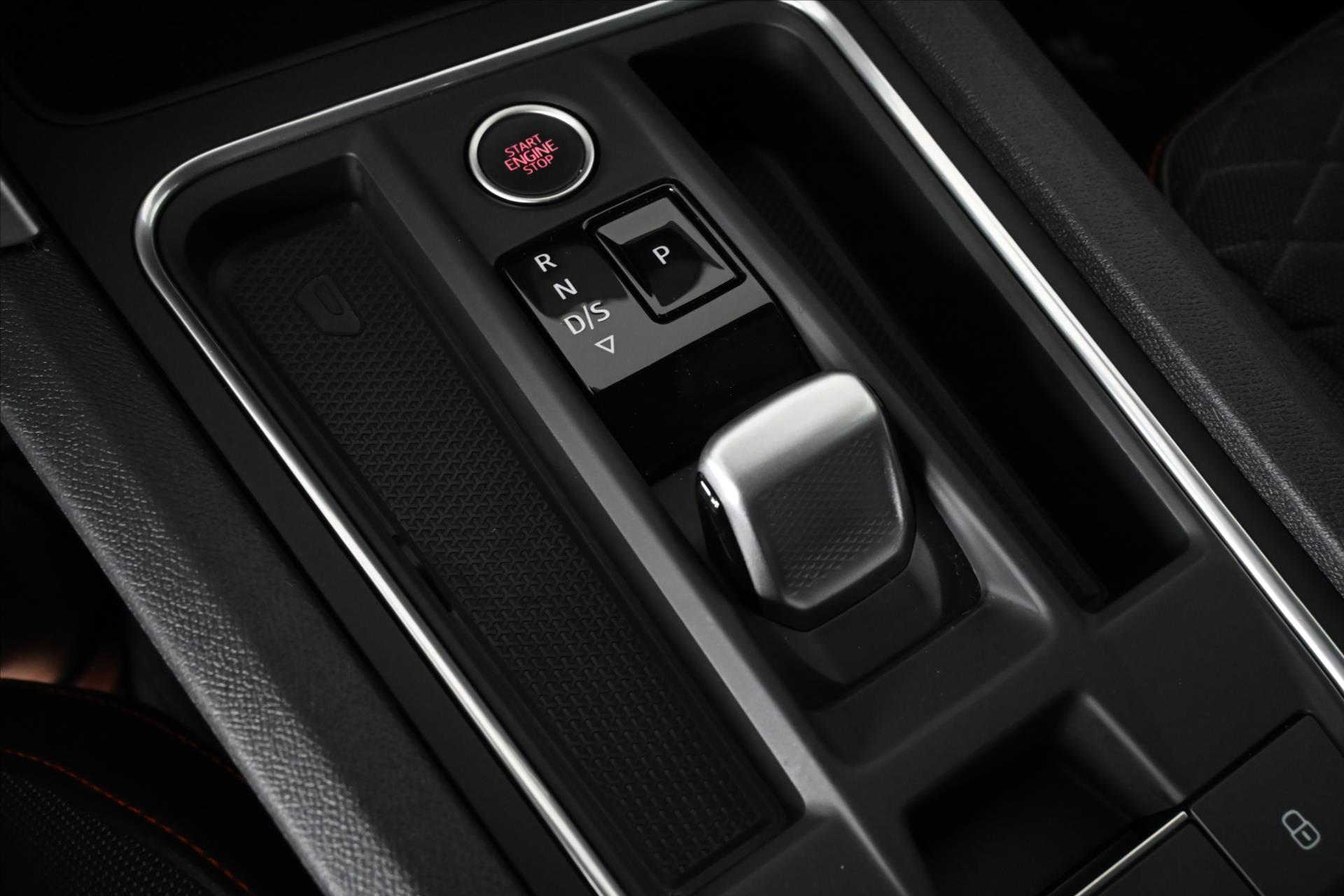 Hlavní fotografie vozu Seat Leon 2,0 FR TDI 110 kW DSG Panorama Záruka až 5 let (26)