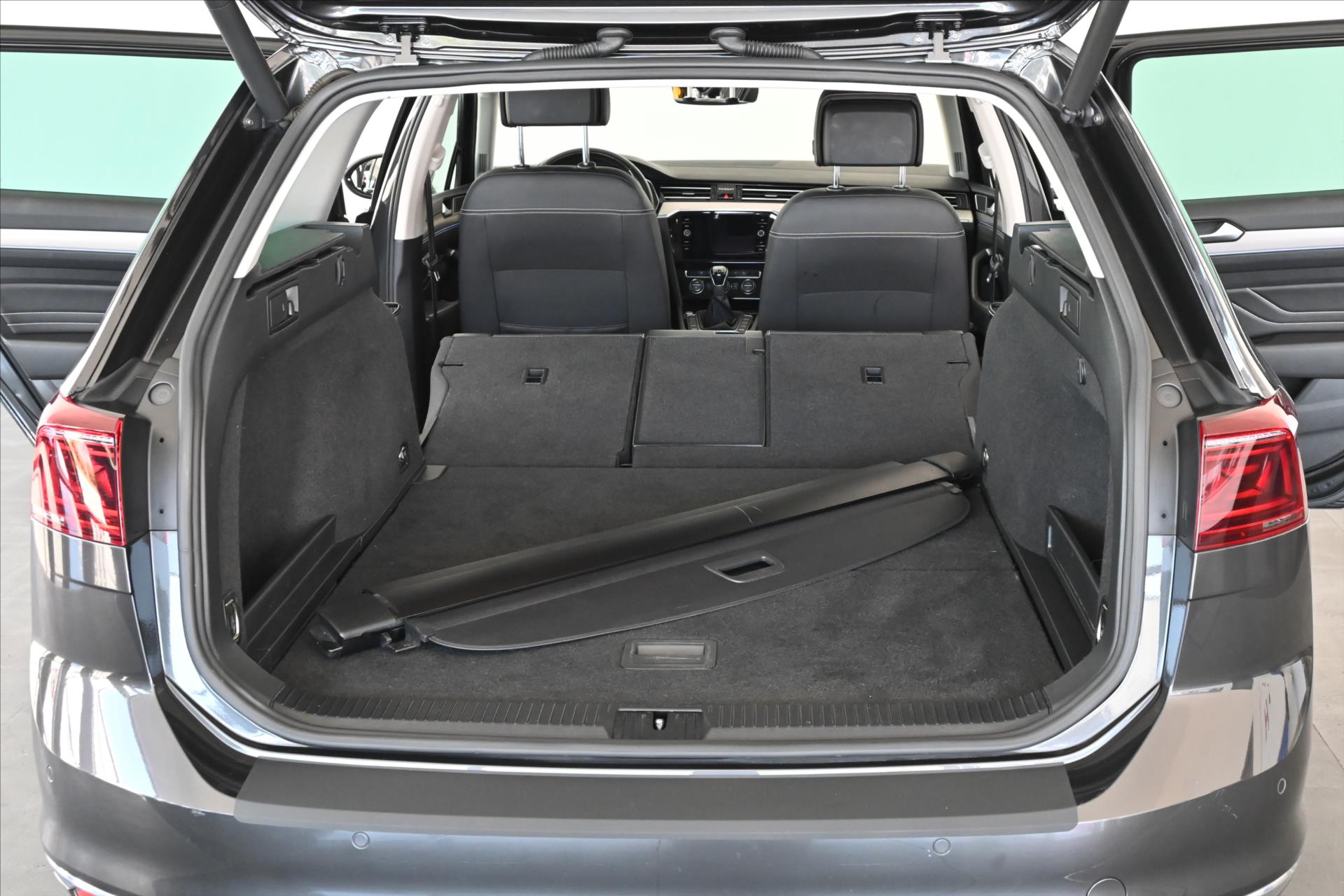 Hlavní fotografie vozu Volkswagen Passat 2,0 TDI 110 kW Elegance LED Záruka až 5 let (8)