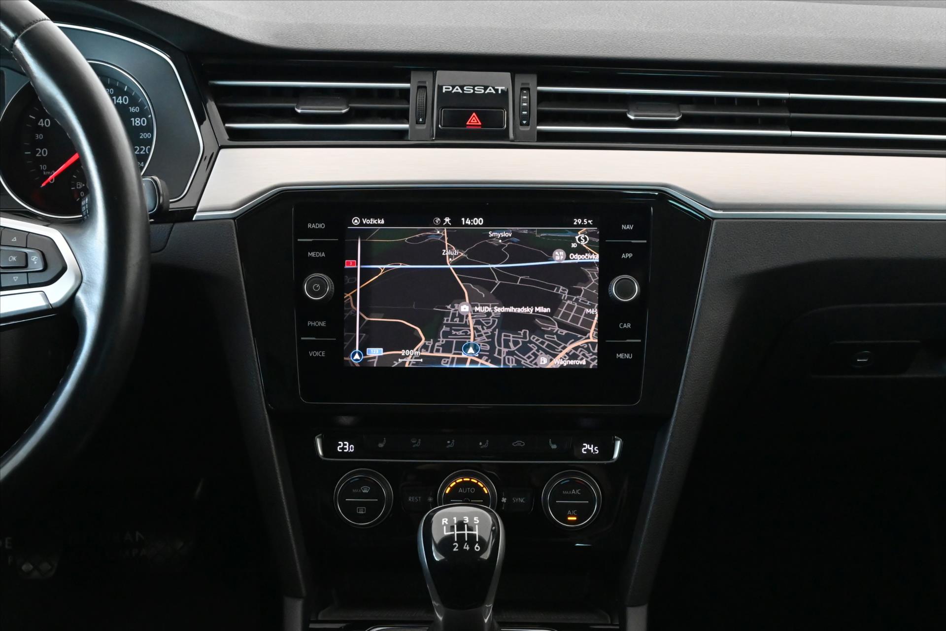 Hlavní fotografie vozu Volkswagen Passat 2,0 TDI 110 kW Elegance LED Záruka až 5 let (13)