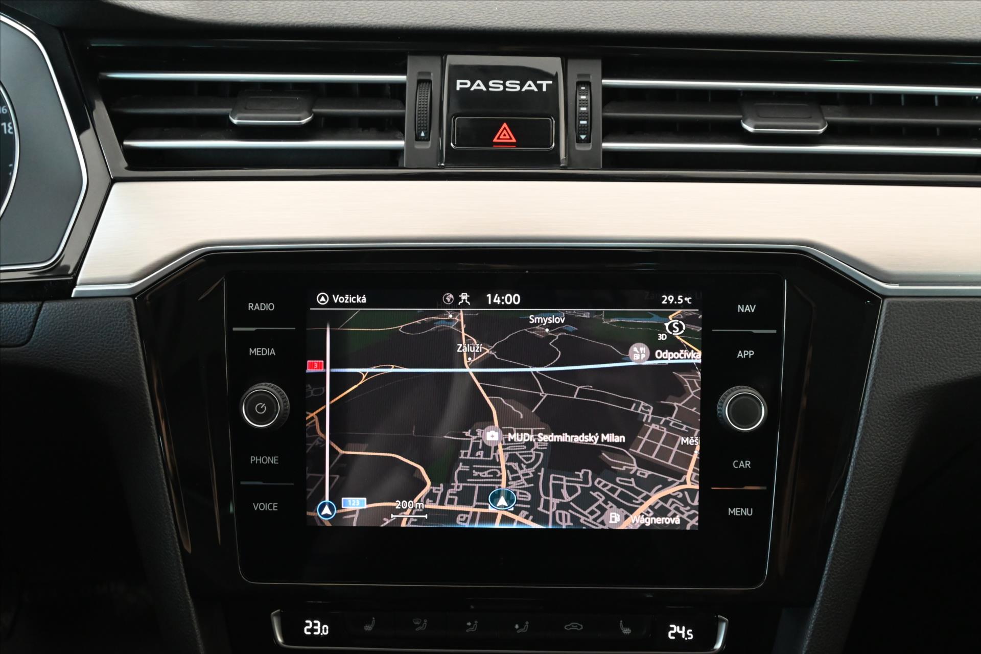 Hlavní fotografie vozu Volkswagen Passat 2,0 TDI 110 kW Elegance LED Záruka až 5 let (20)