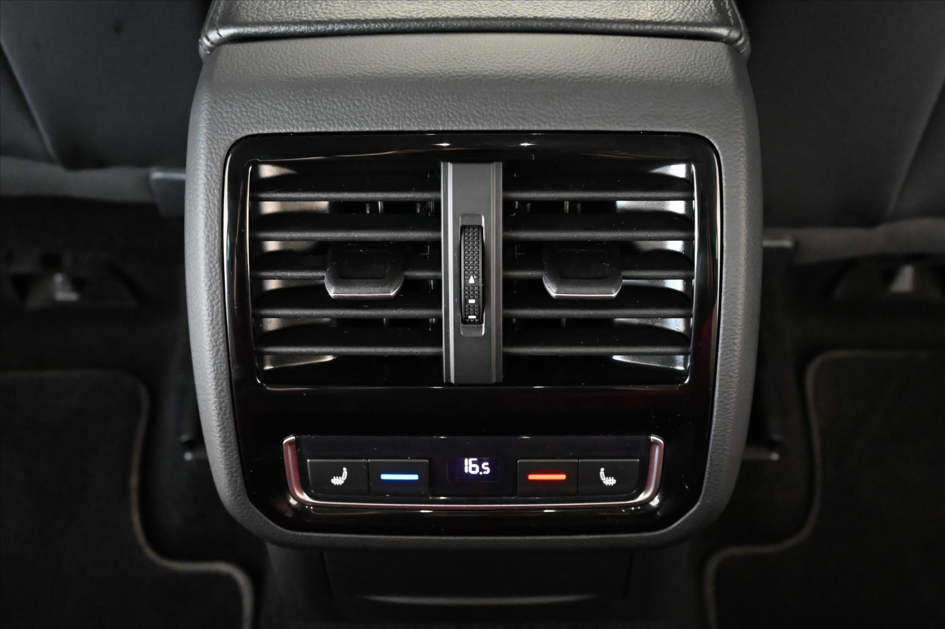 Hlavní fotografie vozu Volkswagen Passat 2,0 TDI 110 kW Elegance LED Záruka až 5 let (24)