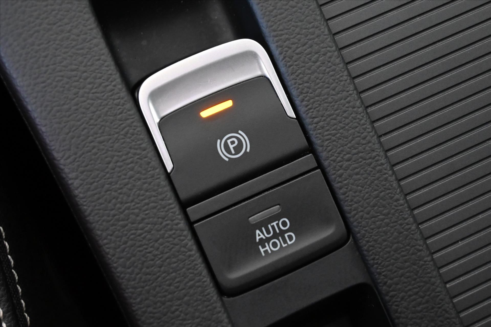 Hlavní fotografie vozu Volkswagen Passat 2,0 TDI 110 kW Elegance LED Záruka až 5 let (26)