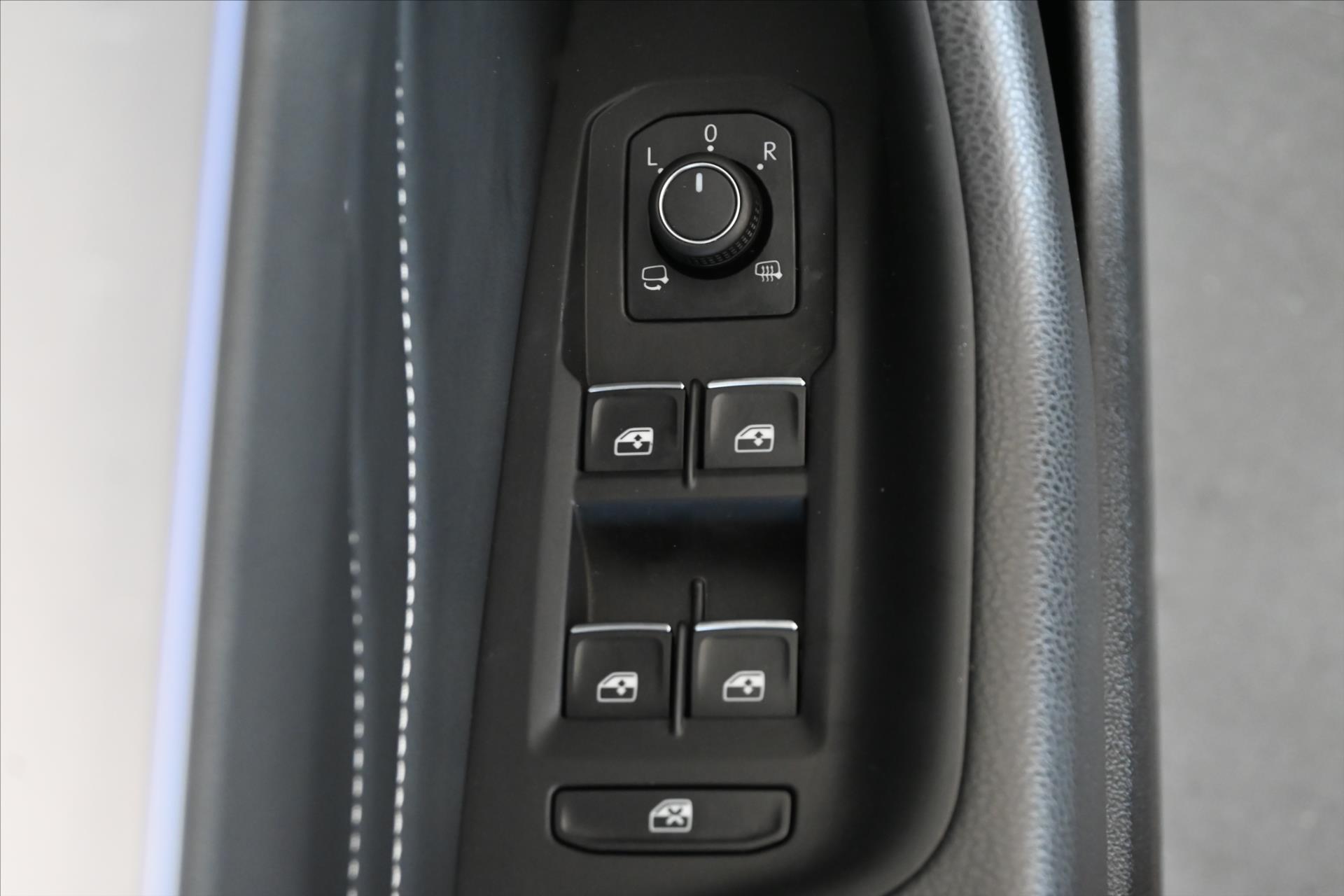 Hlavní fotografie vozu Volkswagen Passat 2,0 TDI 110 kW Elegance LED Záruka až 5 let (28)