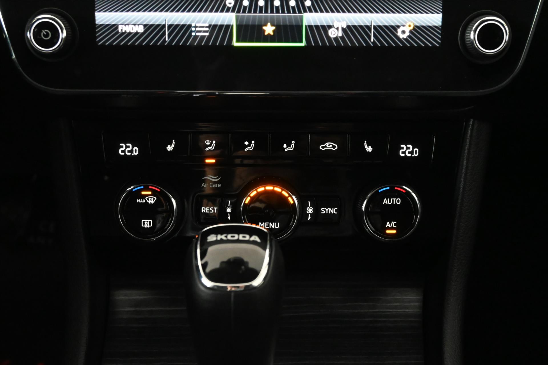 Hlavní fotografie vozu Škoda Superb 2,0 TDi 110kW DSG Style Záruka až 5 let (23)