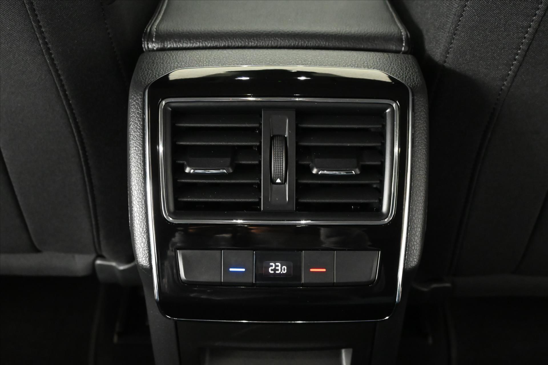 Hlavní fotografie vozu Škoda Superb 2,0 TDi 110kW DSG Style Záruka až 5 let (24)