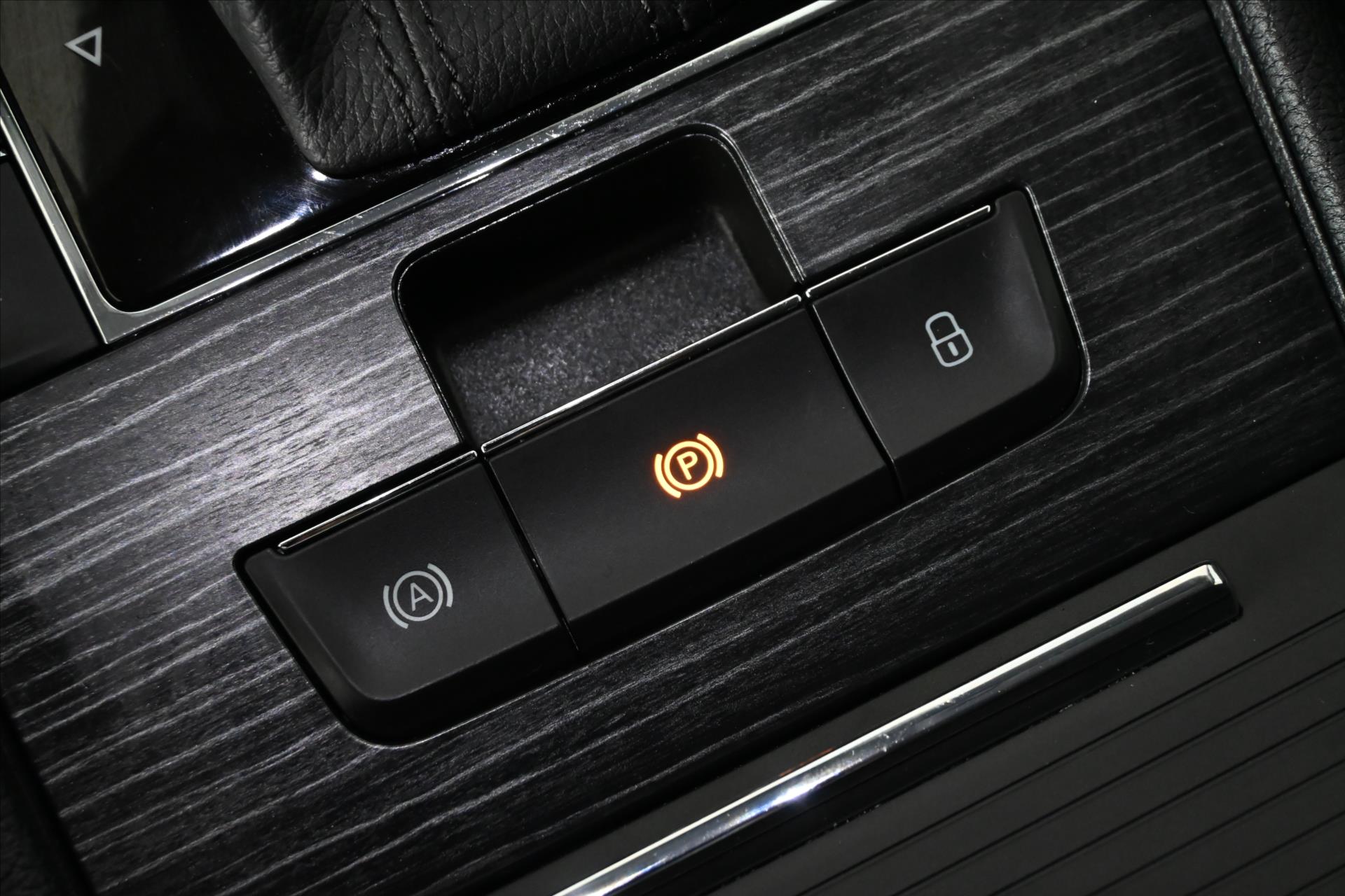 Hlavní fotografie vozu Škoda Superb 2,0 TDi 110kW DSG Style Záruka až 5 let (26)