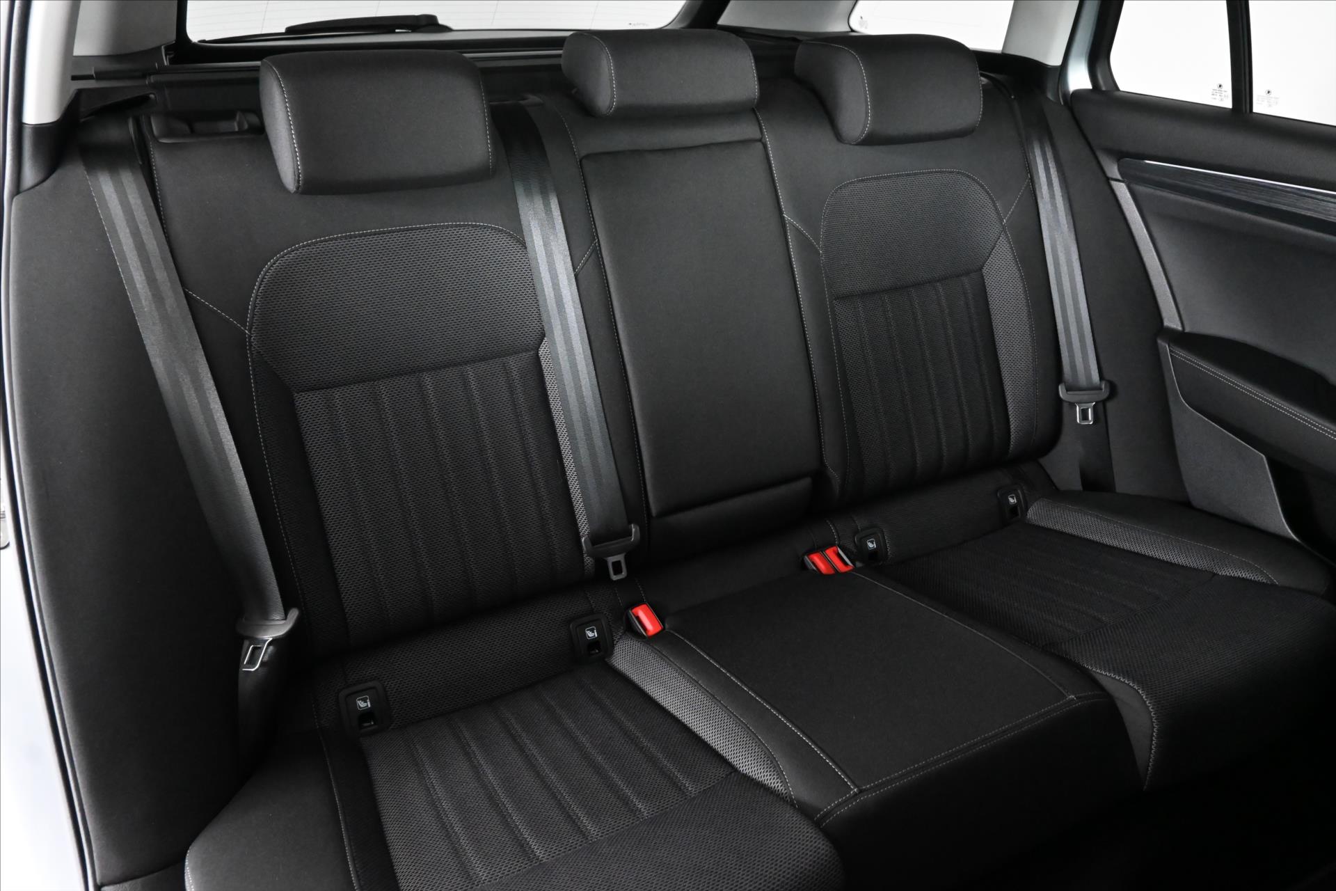 Hlavní fotografie vozu Škoda Superb 2,0 TDi 110kW DSG Style Záruka až 5 let (30)