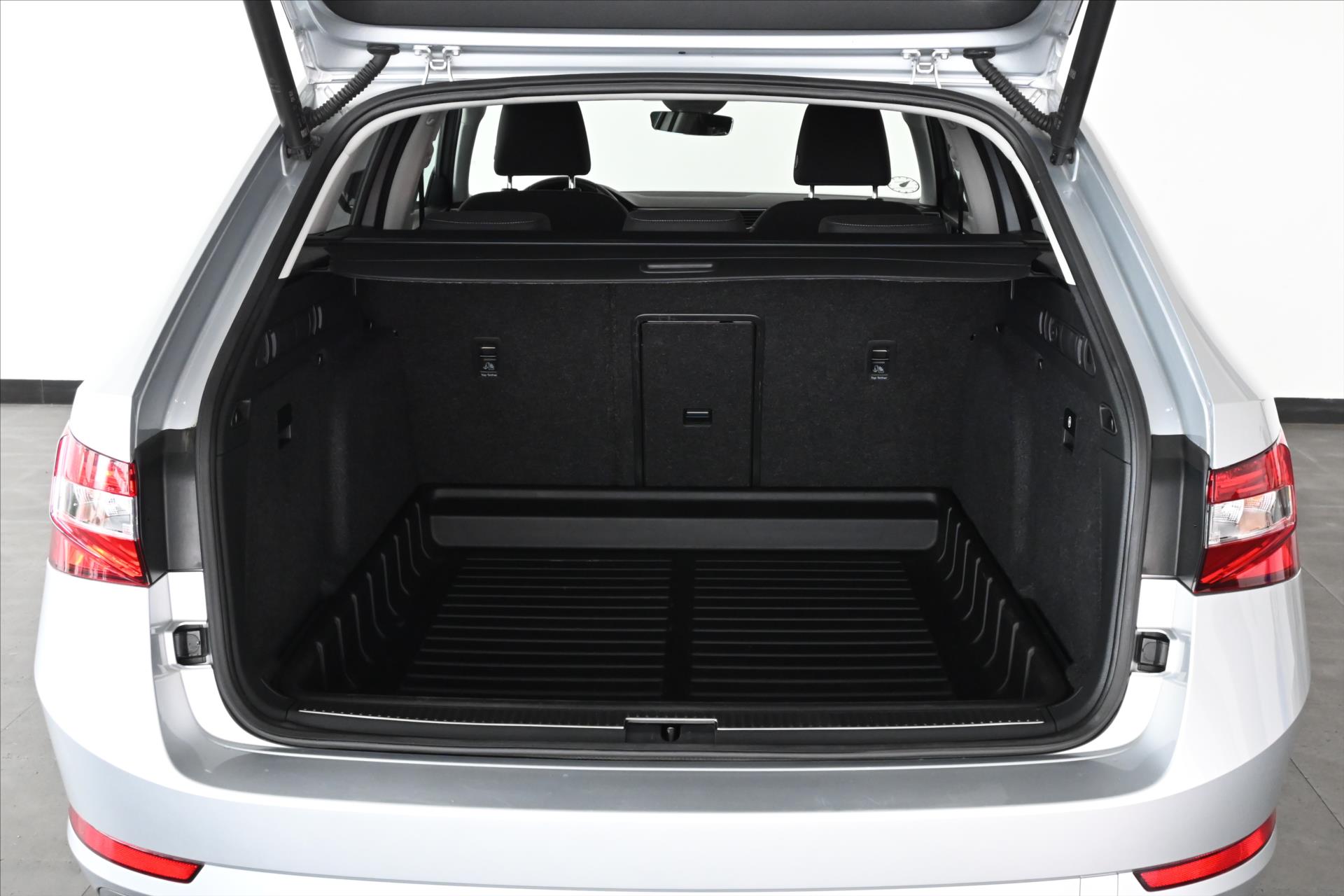 Hlavní fotografie vozu Škoda Superb 2,0 TDi 110kW DSG Style Záruka až 5 let (6)