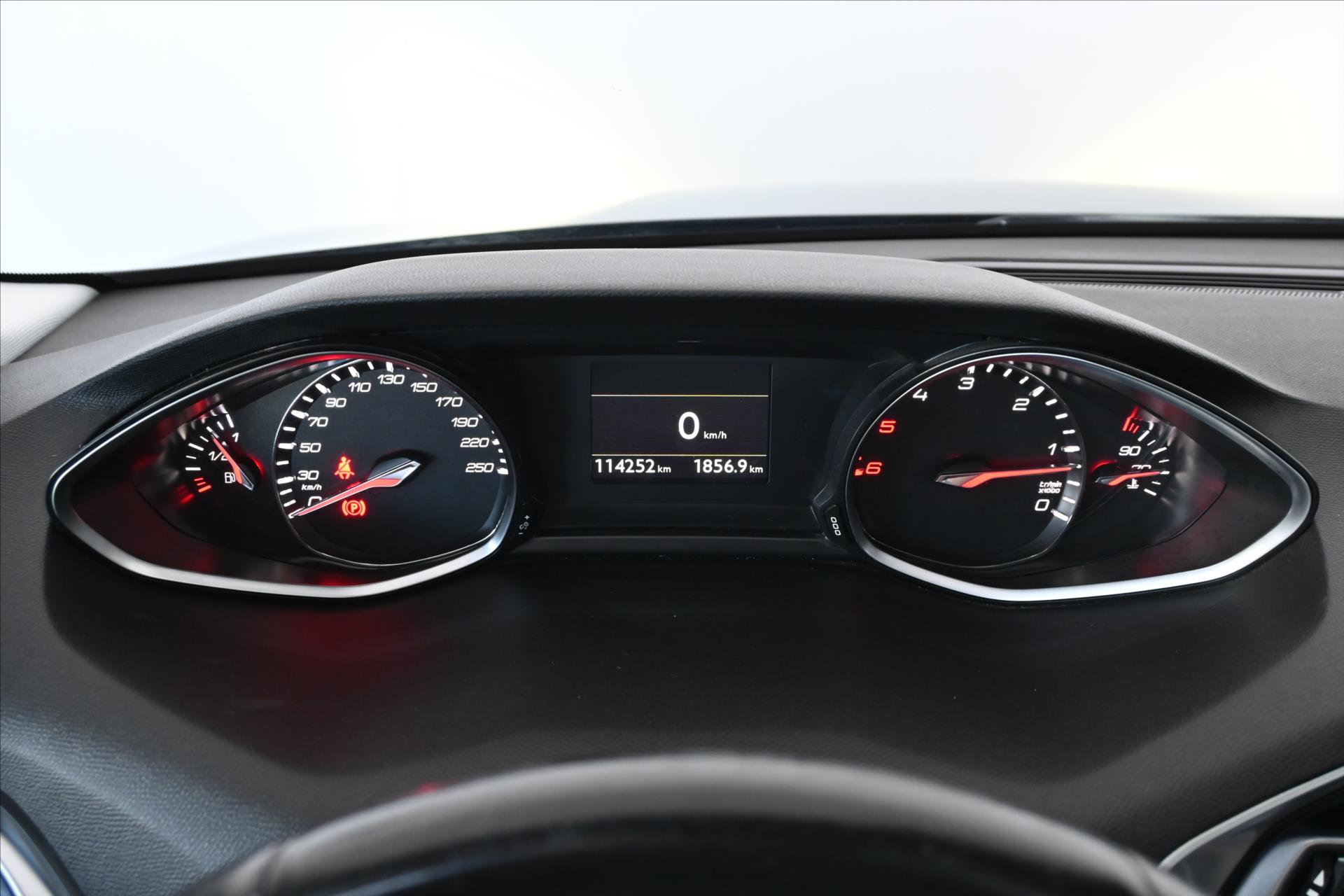 Main photo of the car Peugeot 308 1.5 BlueHDi 96 kW Allure Warranty up to 5 years (14)