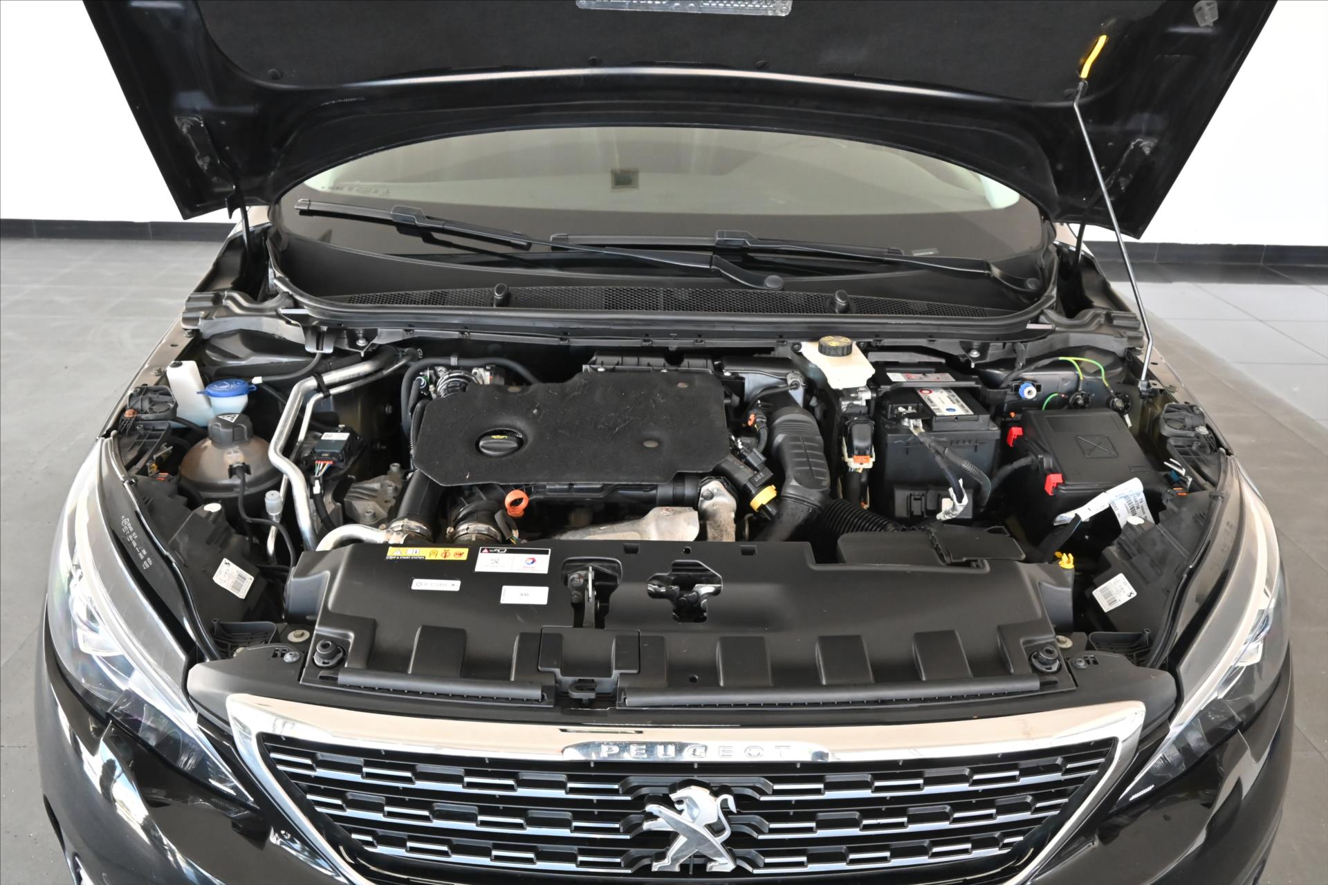 Main photo of the car Peugeot 308 1.5 BlueHDi 96 kW Allure Warranty up to 5 years (6)