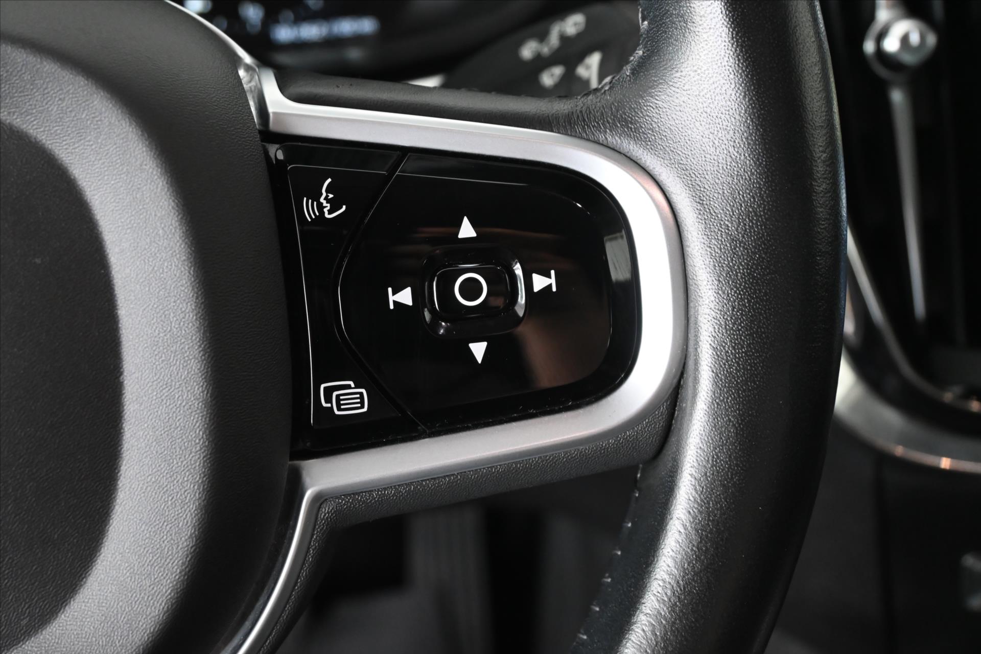 Main photo of the car Volvo V60 2.0 B4 145 kW AT8 Inscription Warranty up to 5 years (19)