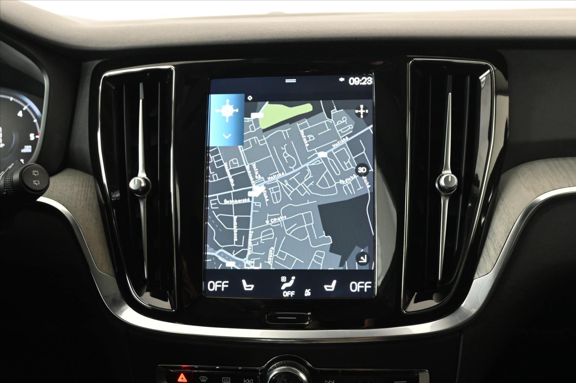 Main photo of the car Volvo V60 2.0 B4 145 kW AT8 Inscription Warranty up to 5 years (20)