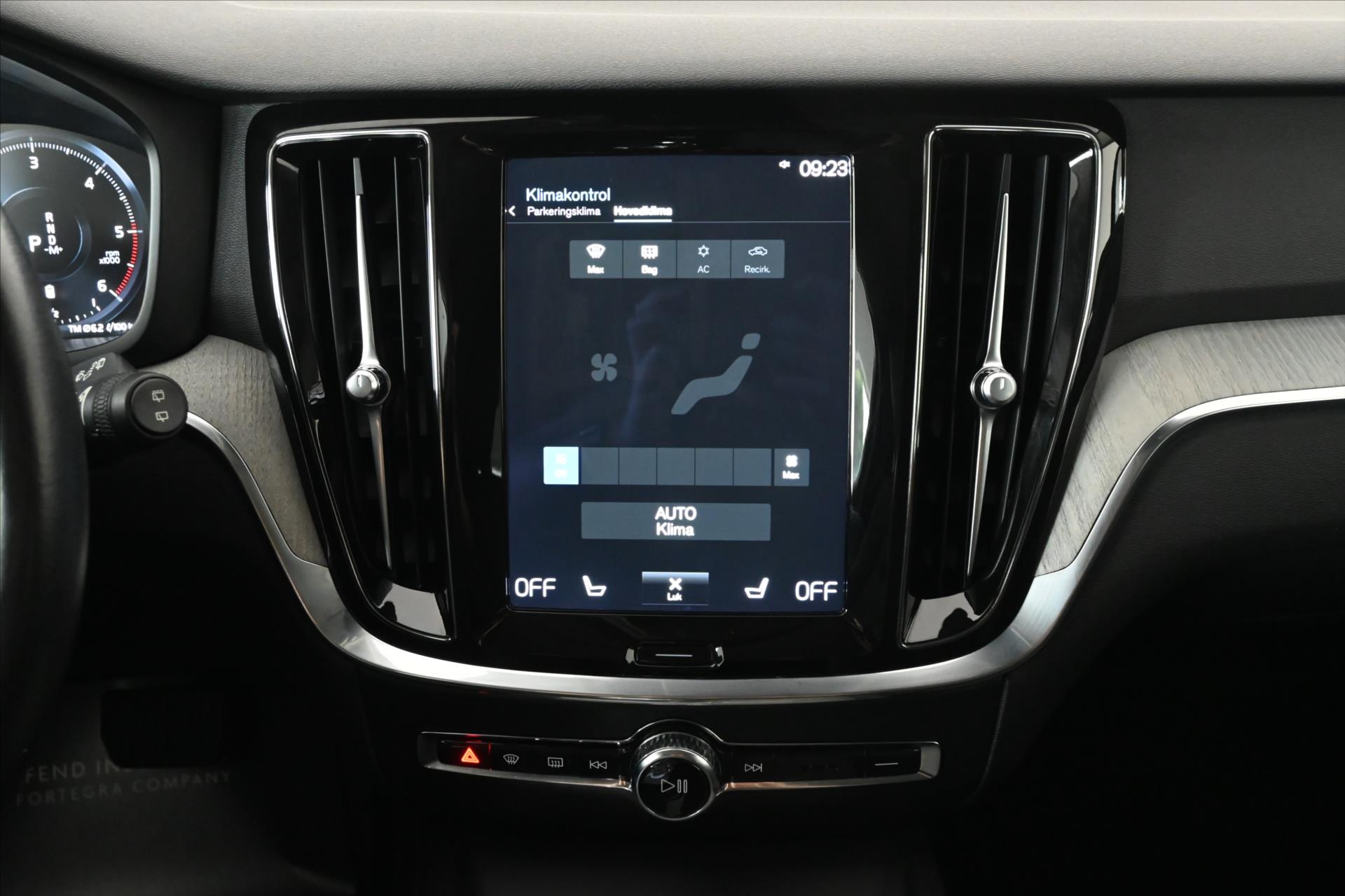 Main photo of the car Volvo V60 2.0 B4 145 kW AT8 Inscription Warranty up to 5 years (21)