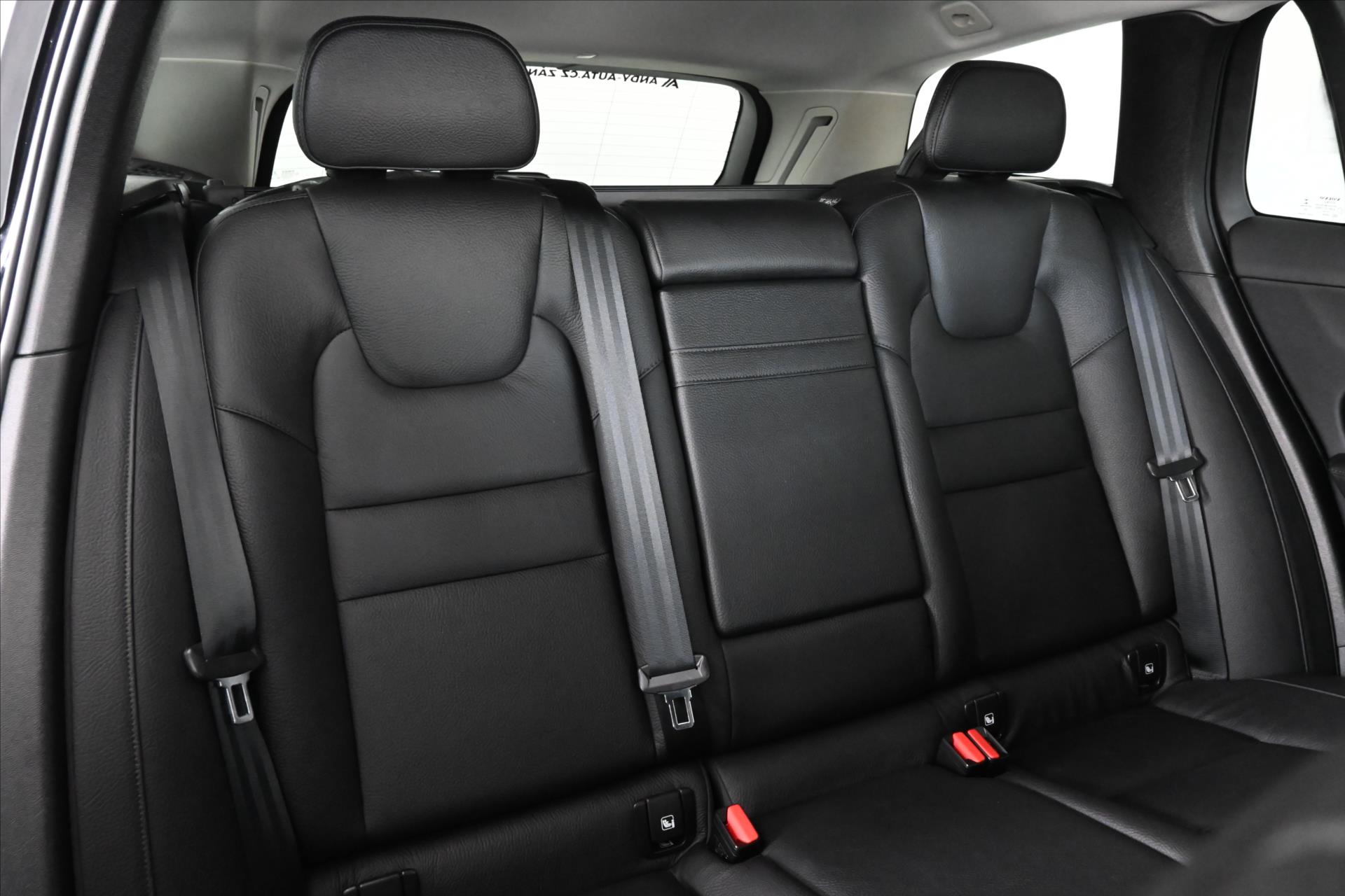 Main photo of the car Volvo V60 2.0 B4 145 kW AT8 Inscription Warranty up to 5 years (31)