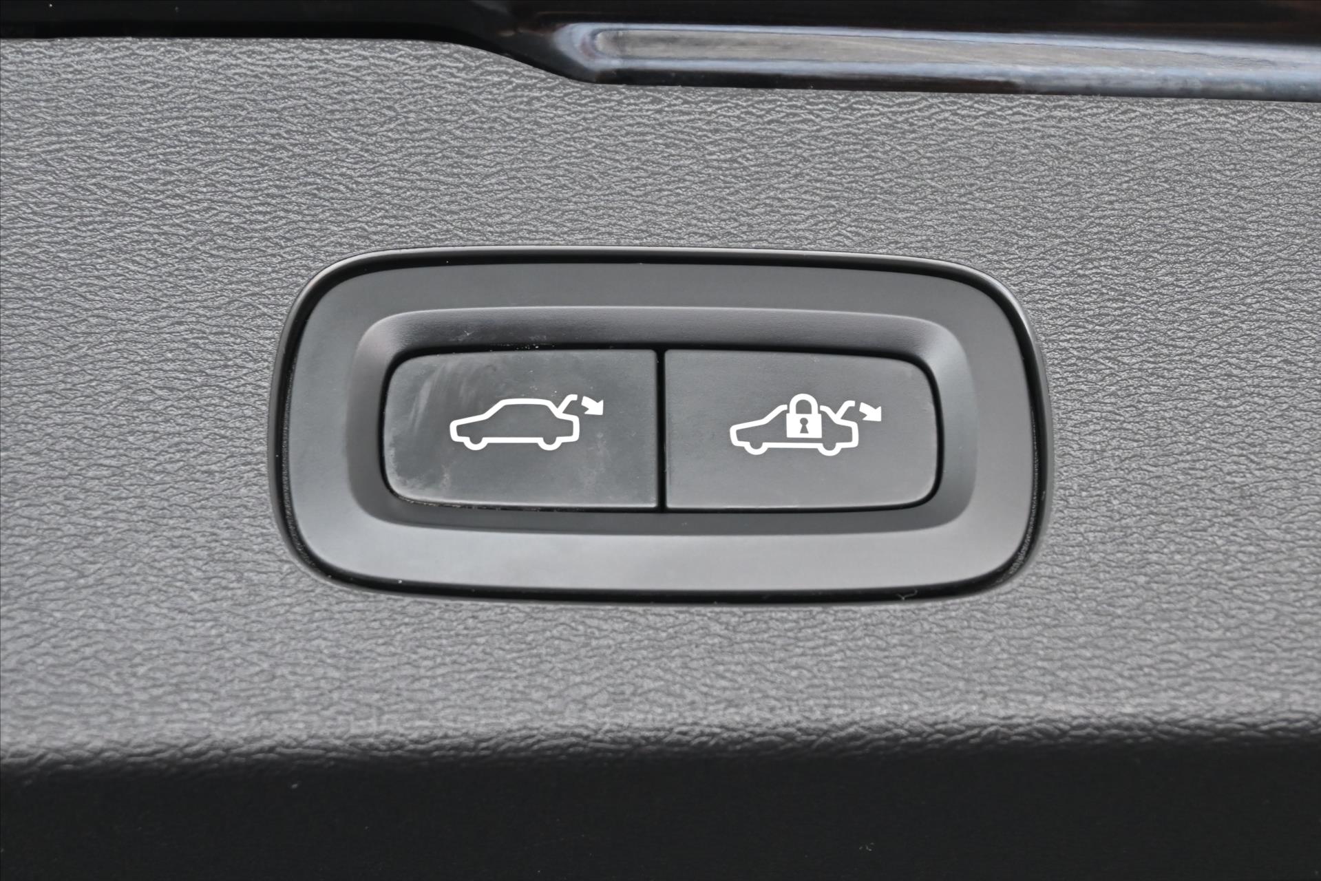 Main photo of the car Volvo V60 2.0 B4 145 kW AT8 Inscription Warranty up to 5 years (32)