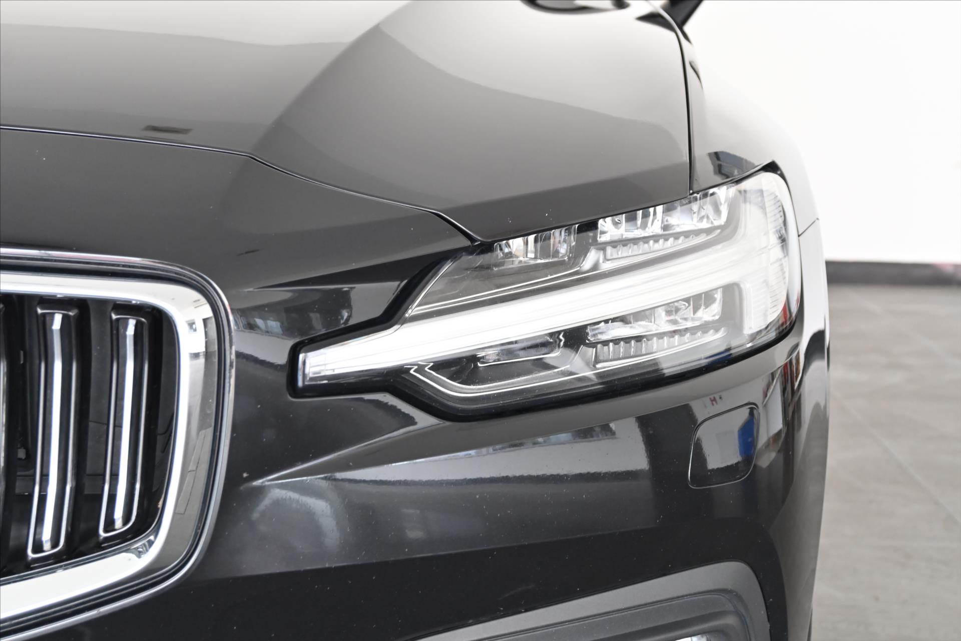 Main photo of the car Volvo V60 2.0 B4 145 kW AT8 Inscription Warranty up to 5 years (34)