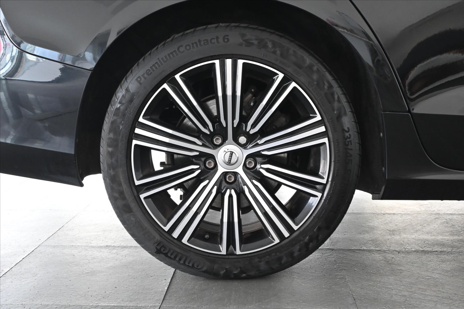 Main photo of the car Volvo V60 2.0 B4 145 kW AT8 Inscription Warranty up to 5 years (36)