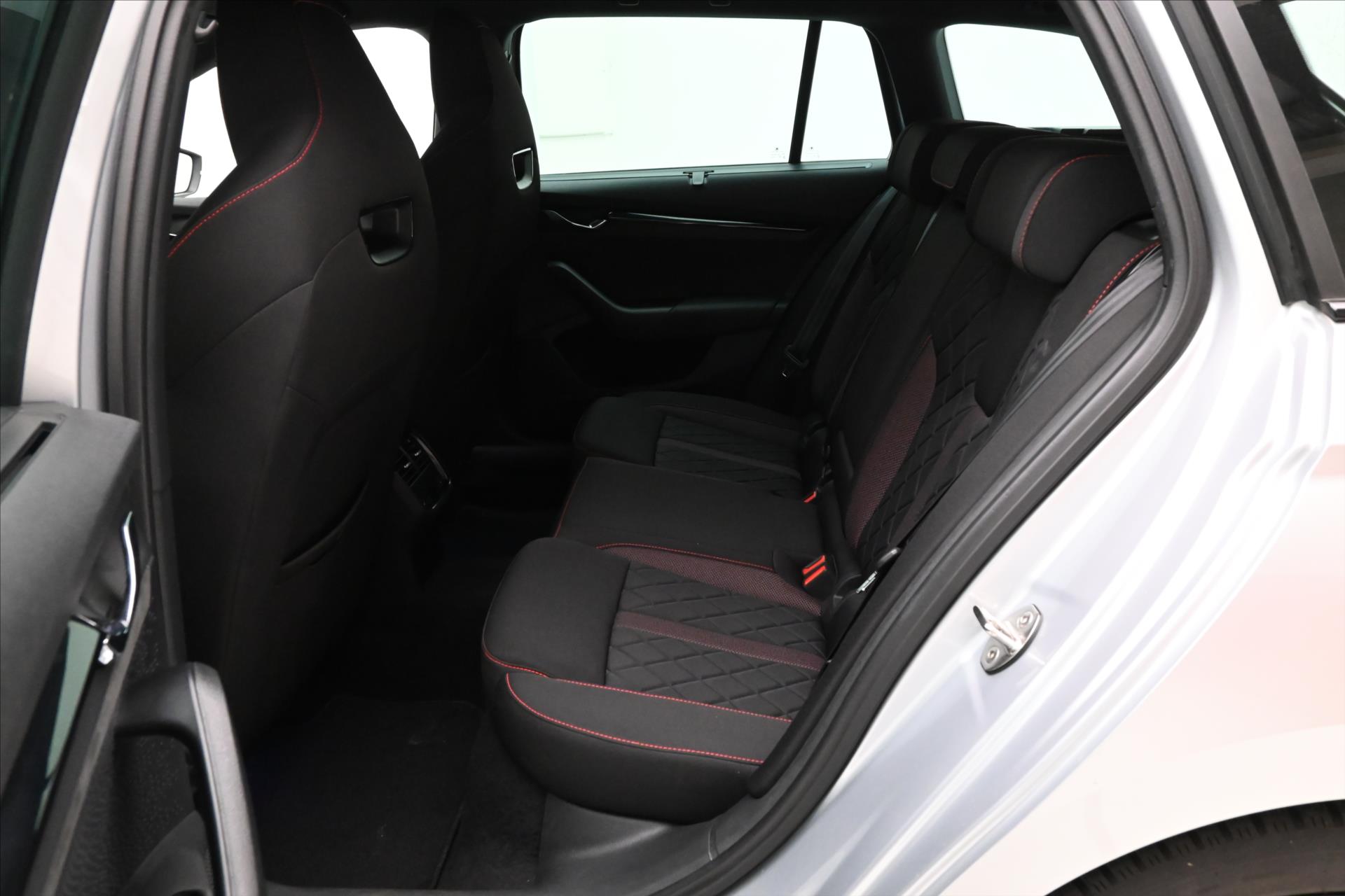 Hlavní fotografie vozu Škoda Octavia 2,0 TDI RS 147kW DSG Záruka až 5 let (14)