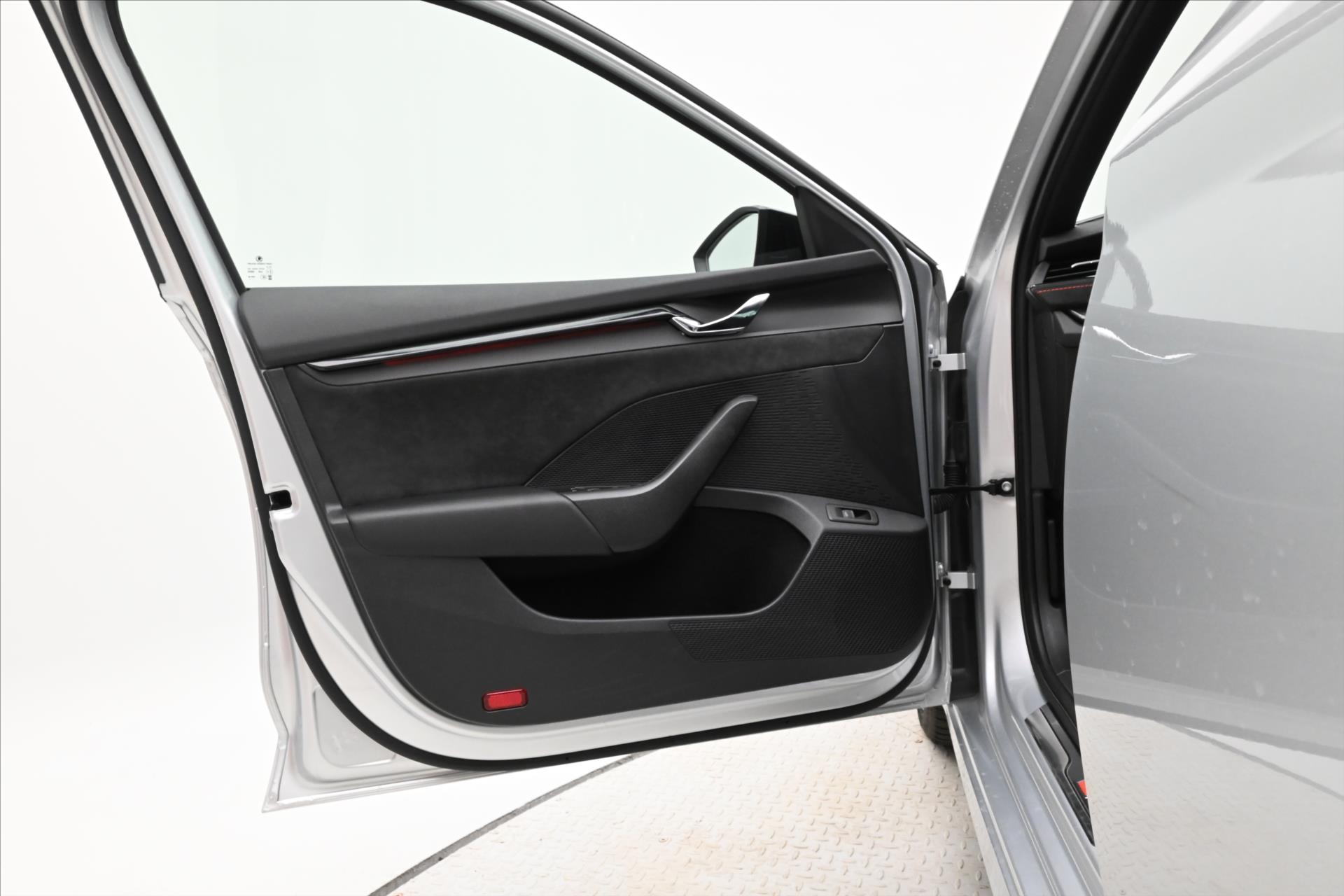 Hlavní fotografie vozu Škoda Octavia 2,0 TDI RS 147kW DSG Záruka až 5 let (26)