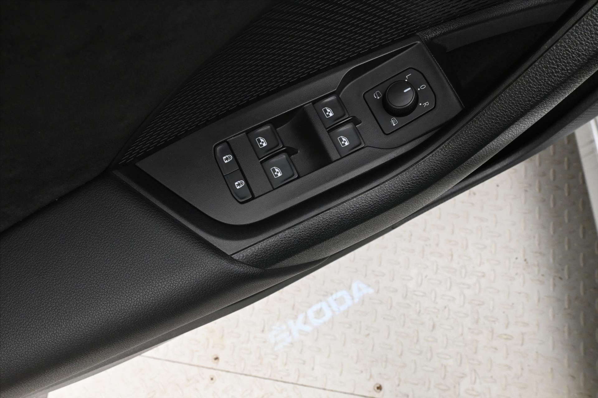 Hlavní fotografie vozu Škoda Octavia 2,0 TDI RS 147kW DSG Záruka až 5 let (27)