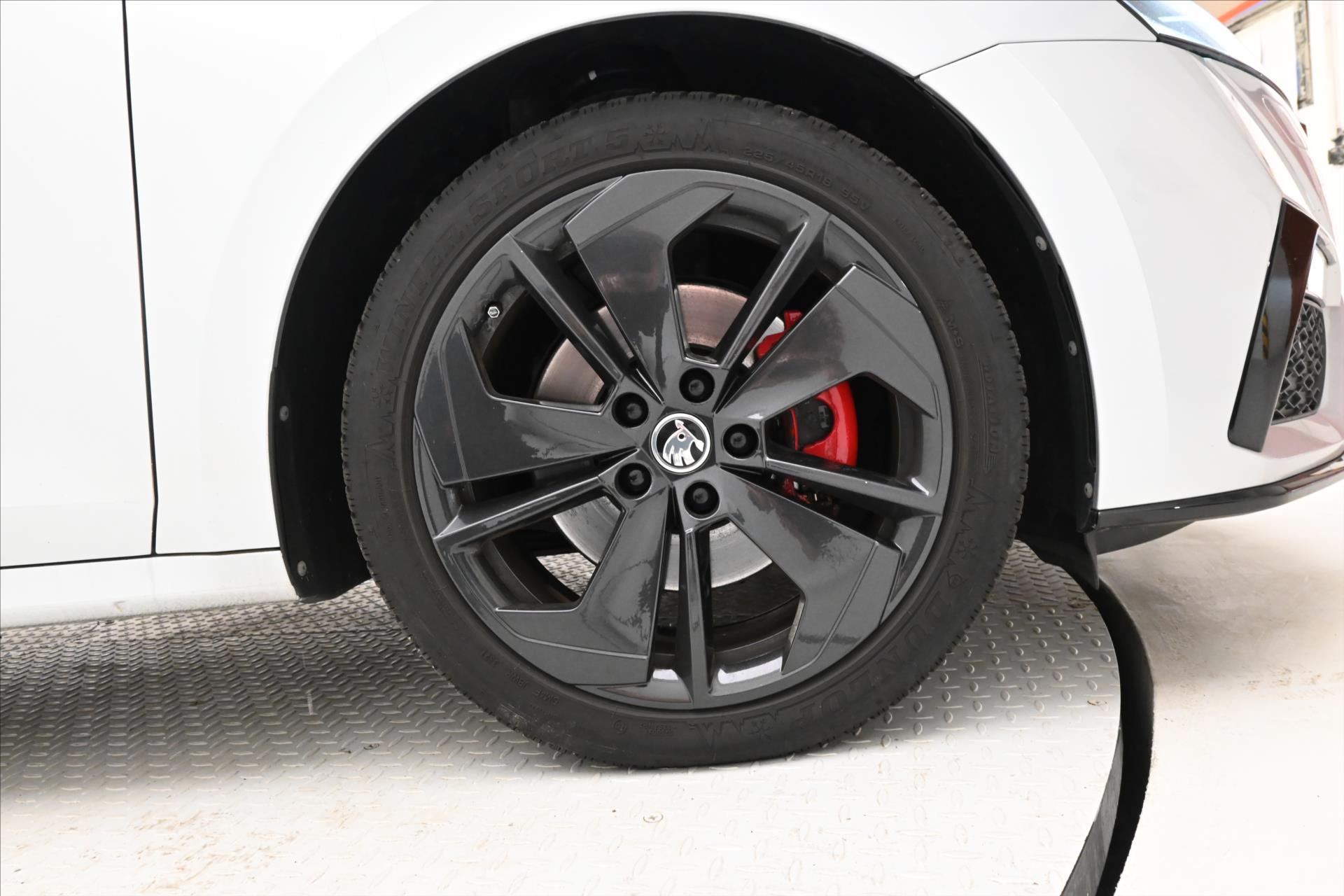 Hlavní fotografie vozu Škoda Octavia 2,0 TDI RS 147kW DSG Záruka až 5 let (34)