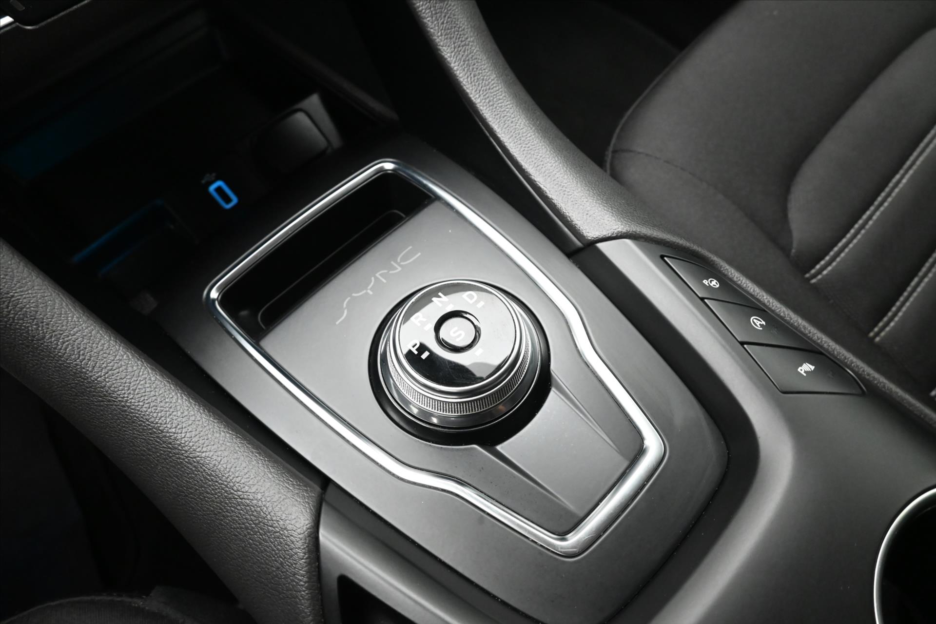 Hlavní fotografie vozu Ford Mondeo 2,0 EcoBlue 110 kW Titanium AT8 Záruka až 5 let (21)