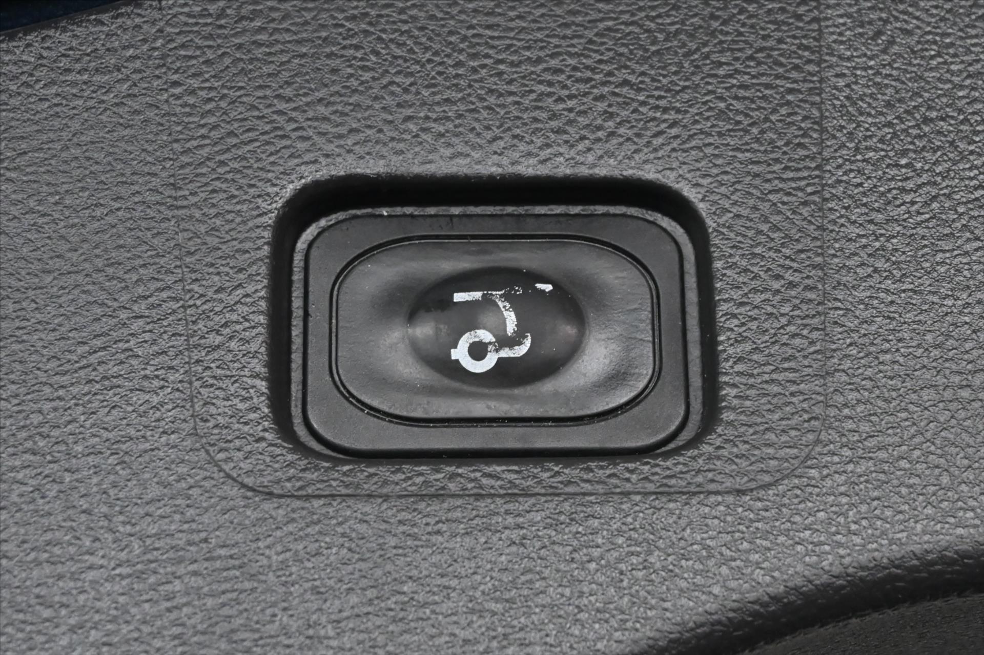 Hlavní fotografie vozu Ford Mondeo 2,0 EcoBlue 110 kW Titanium AT8 Záruka až 5 let (29)