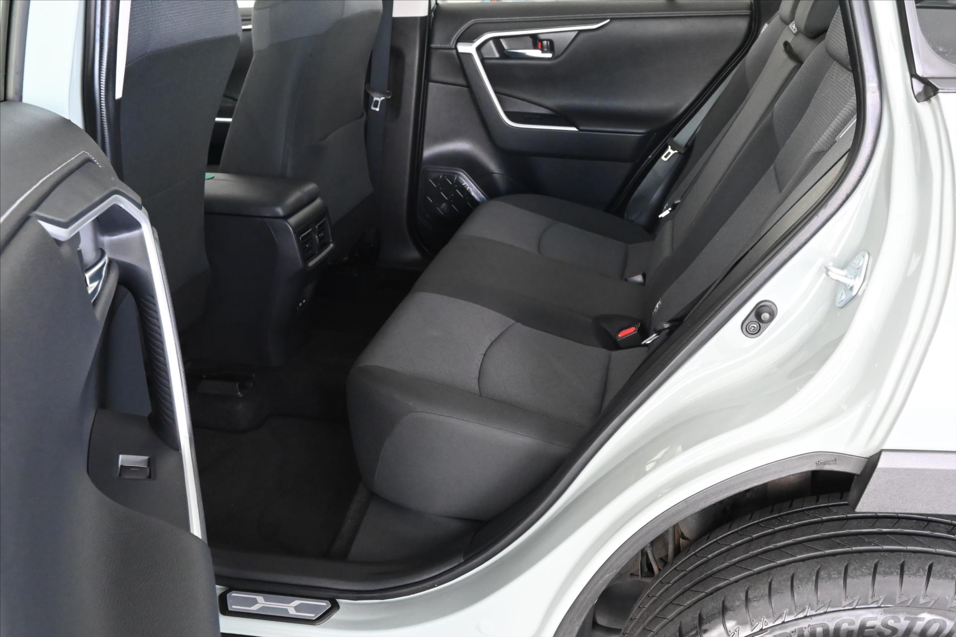 Main photo of the car Toyota Rav4 2.0 VVT-I 129 kW Business Warranty up to 5 years (11)