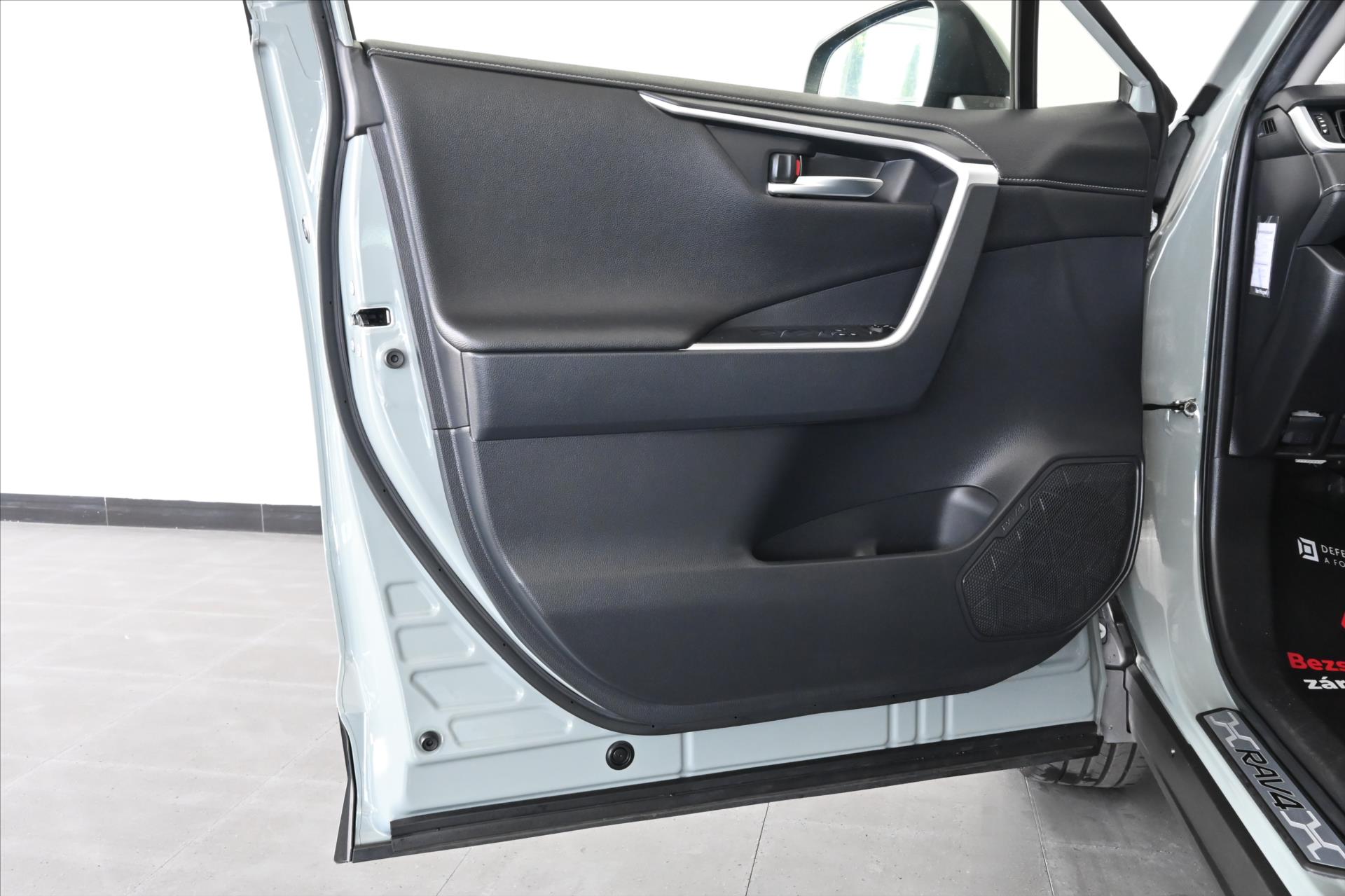 Main photo of the car Toyota Rav4 2.0 VVT-I 129 kW Business Warranty up to 5 years (26)