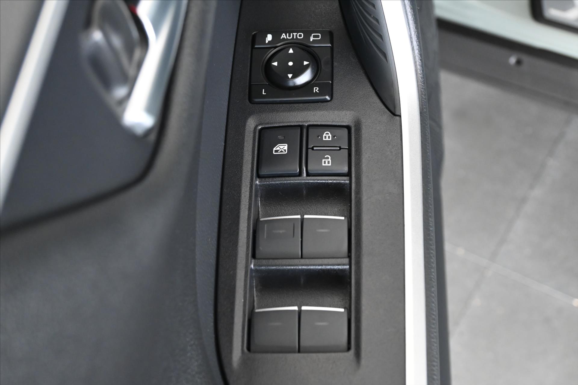 Main photo of the car Toyota Rav4 2.0 VVT-I 129 kW Business Warranty up to 5 years (27)