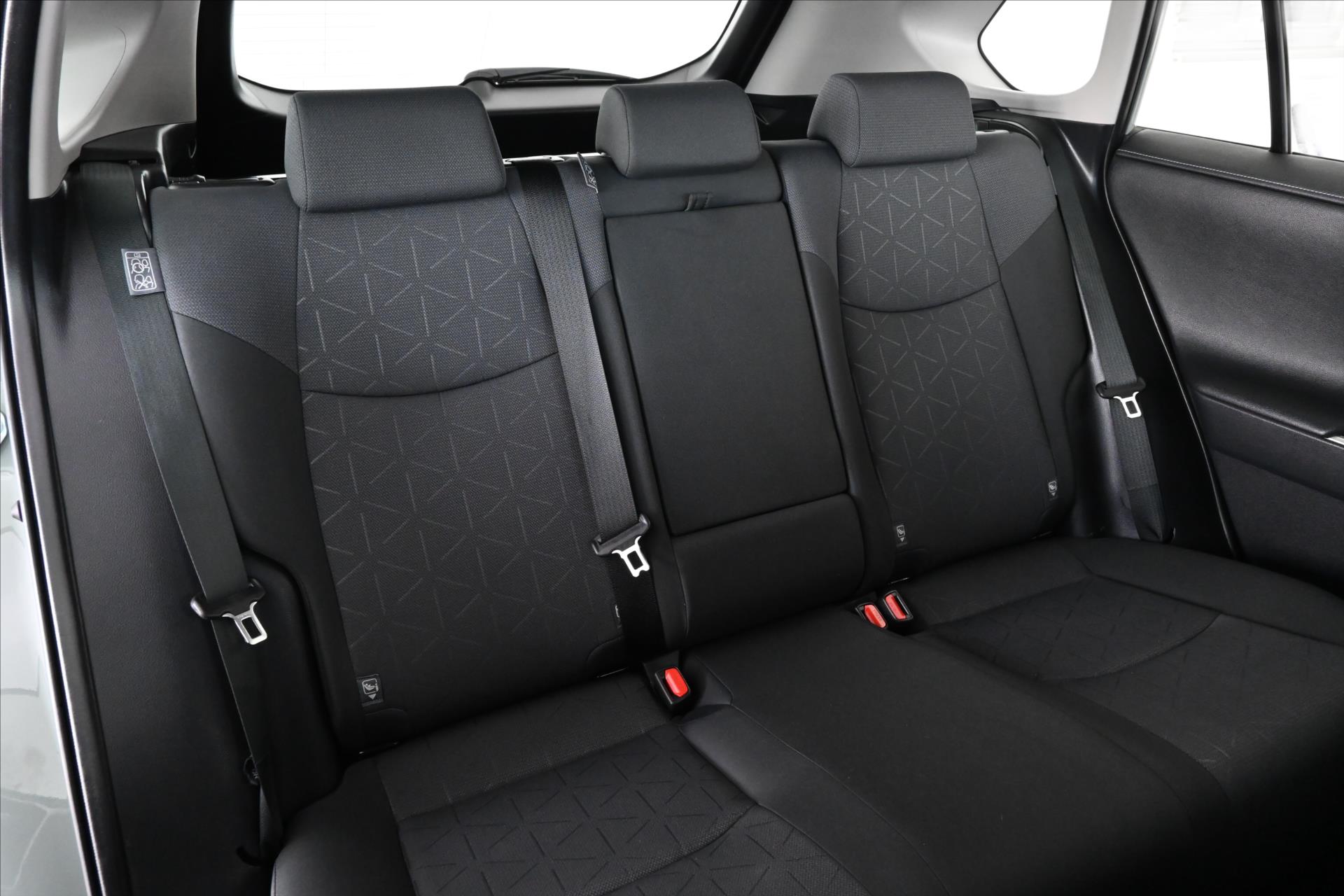 Main photo of the car Toyota Rav4 2.0 VVT-I 129 kW Business Warranty up to 5 years (29)