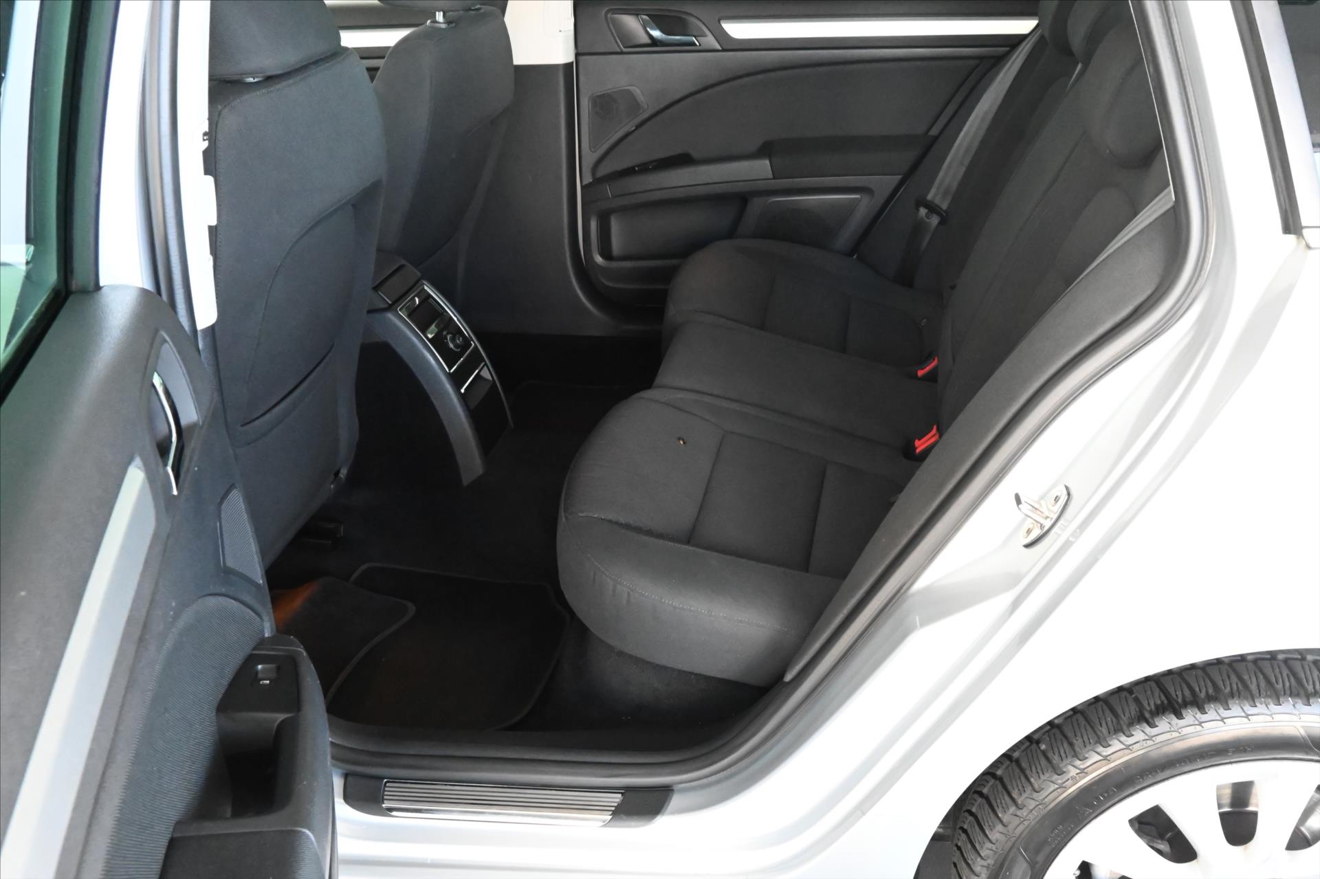 Hlavní fotografie vozu Škoda Superb 2,0 TDI 103KW ELEGANCE Záruka až 5 let (10)