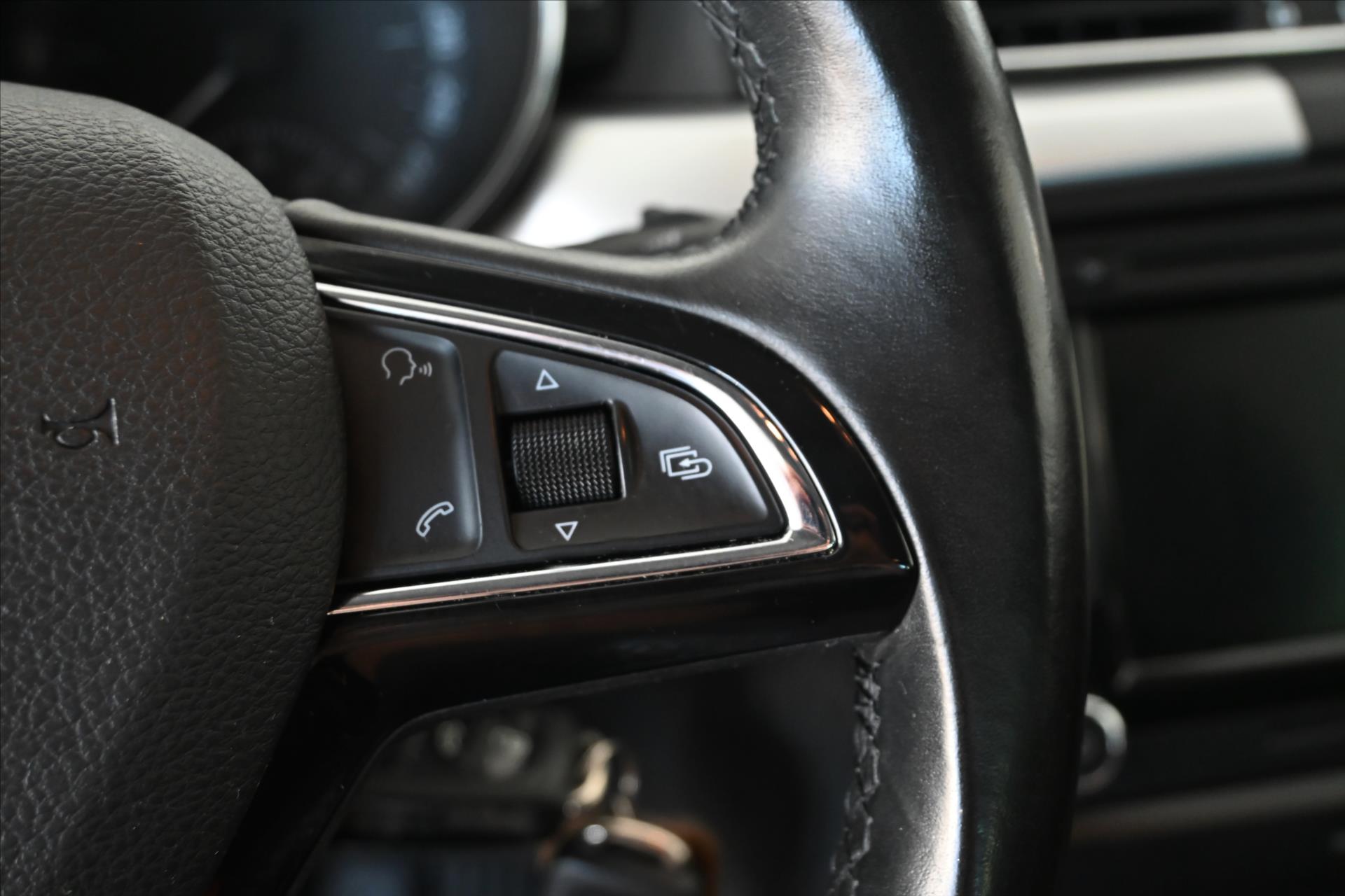 Hlavní fotografie vozu Škoda Superb 2,0 TDI 103KW ELEGANCE Záruka až 5 let (18)