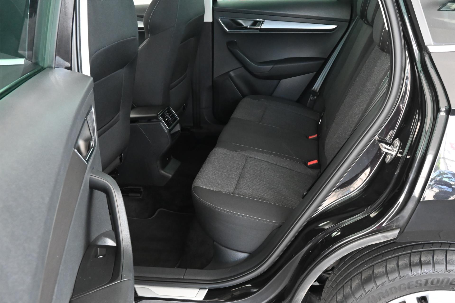 Hlavní fotografie vozu Škoda Karoq 1,5 TSI 110kW STYLE Záruka až 5 let (10)