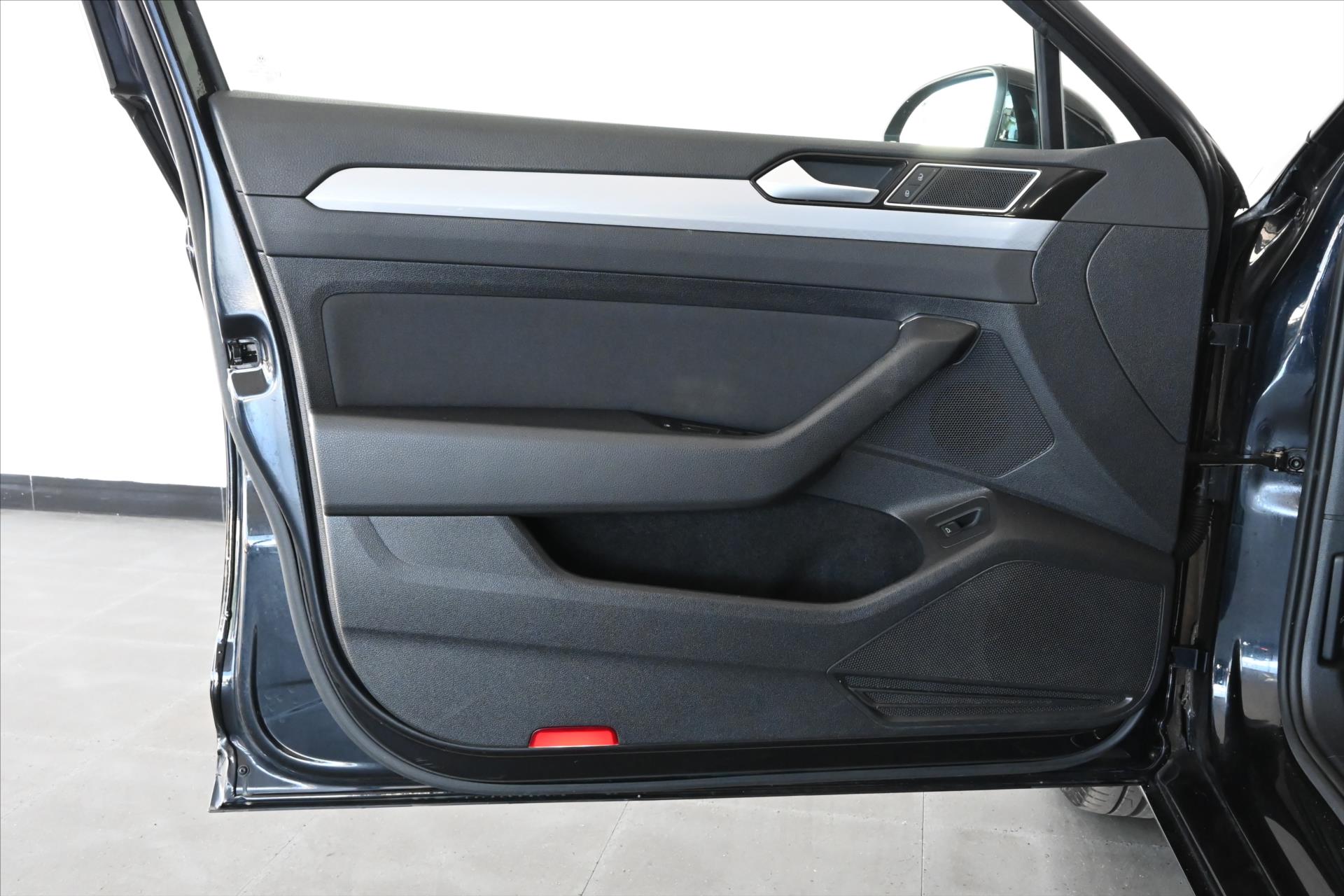 Main photo of the car Volkswagen Passat 2.0 TDI 110 kW DSG Business Warranty up to 5 years (27)