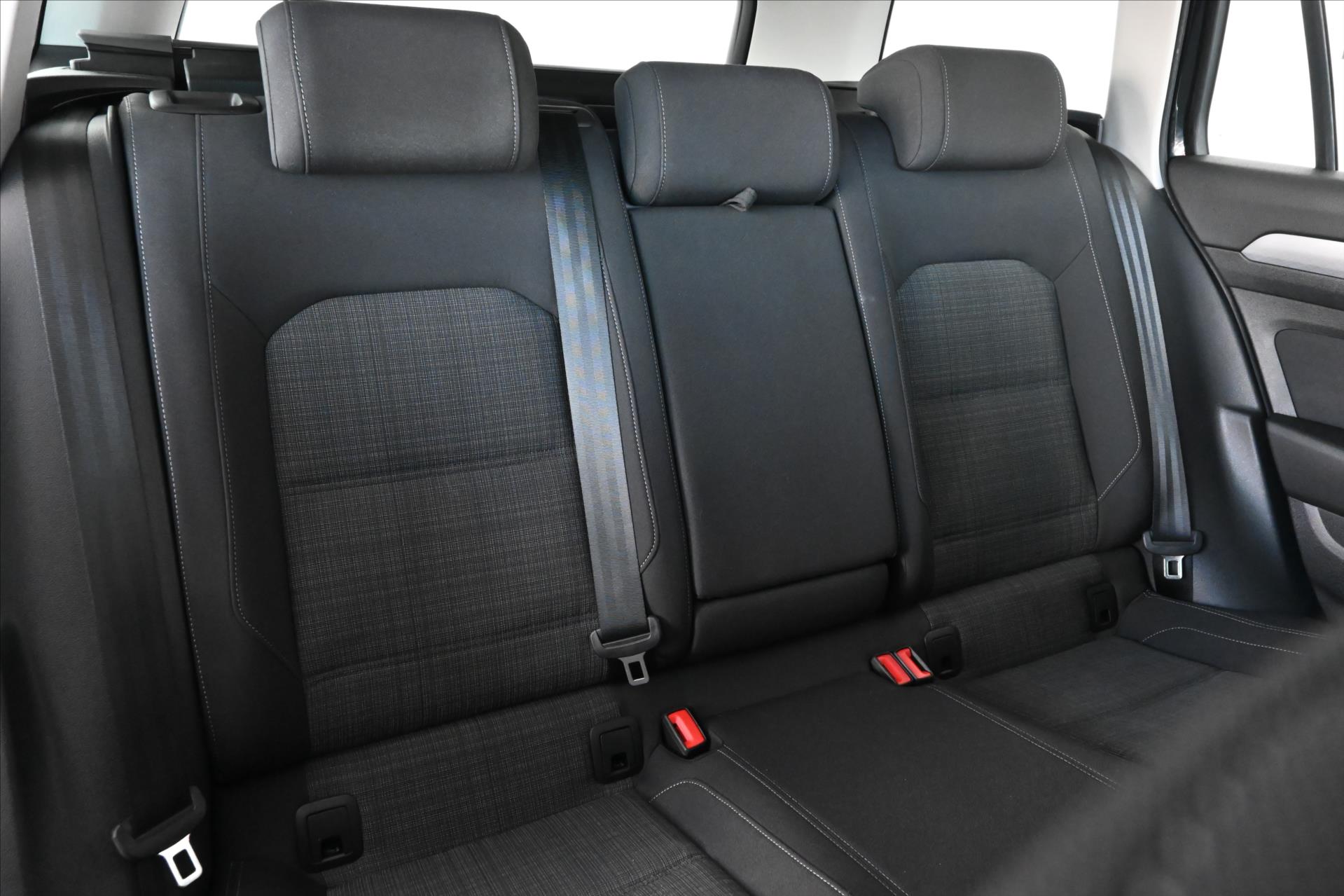 Main photo of the car Volkswagen Passat 2.0 TDI 110 kW DSG Business Warranty up to 5 years (30)