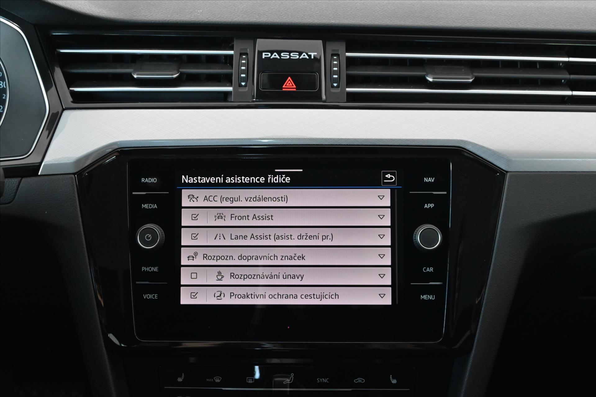 Hlavní fotografie vozu Volkswagen Passat 2,0 TDI 110 kW DSG Business Záruka až 5 let (21)