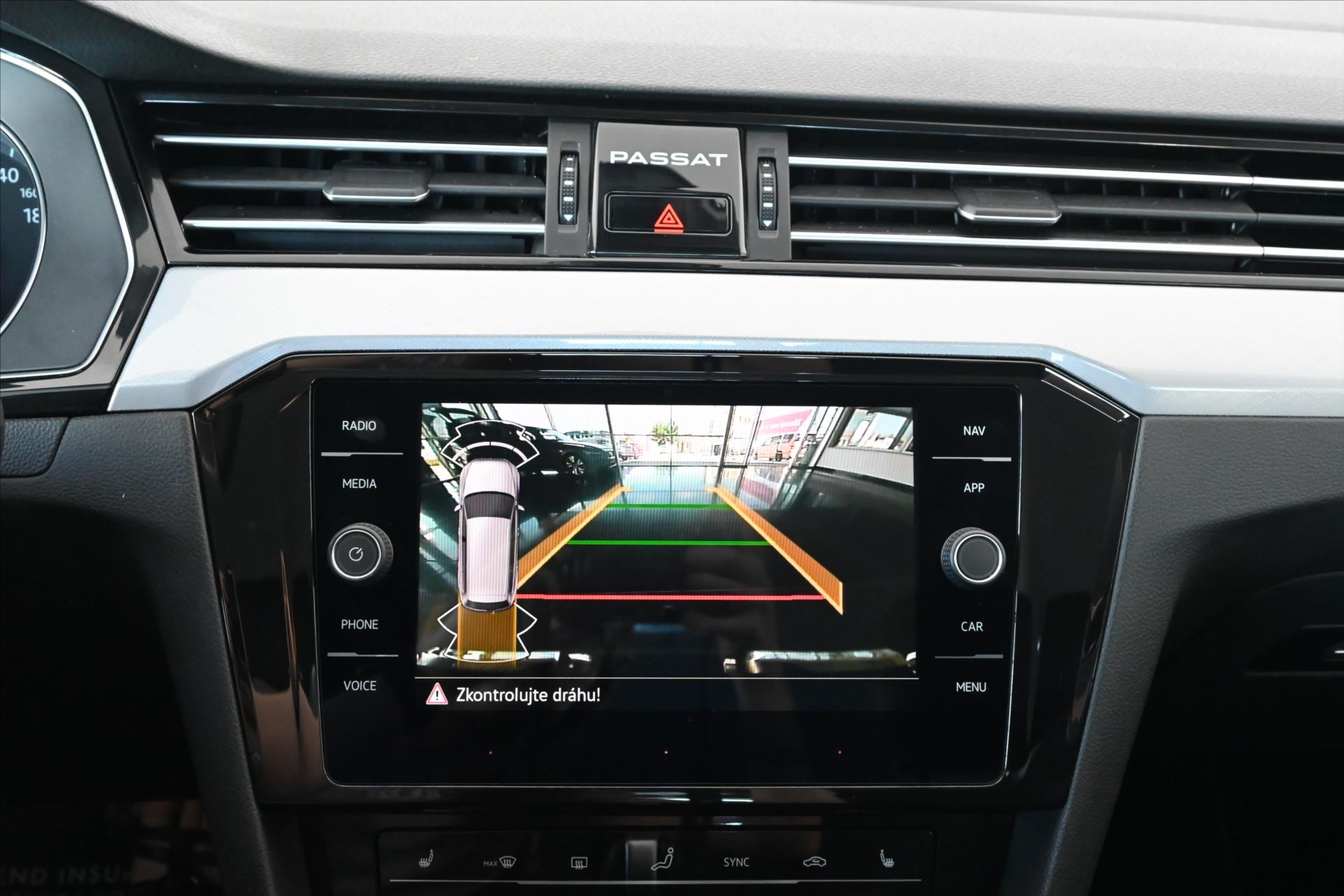 Hlavní fotografie vozu Volkswagen Passat 2,0 TDI 110 kW DSG Business Záruka až 5 let (22)