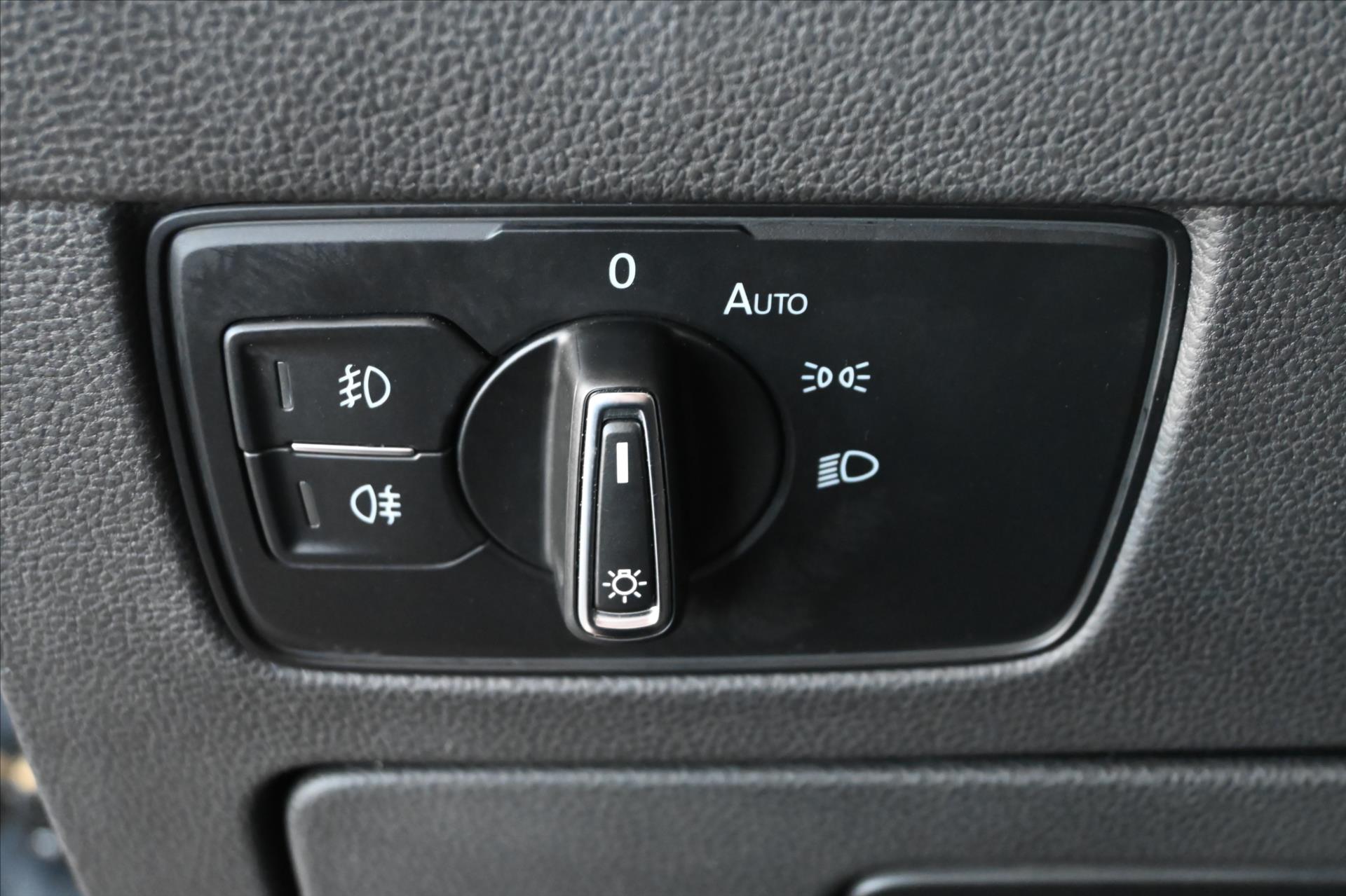 Hlavní fotografie vozu Volkswagen Passat 2,0 TDI 110 kW DSG Business Záruka až 5 let (29)