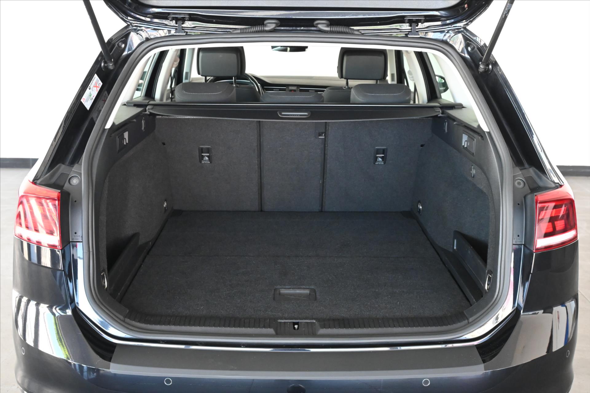 Main photo of the car Volkswagen Passat 2.0 TDI 110 kW DSG Business Warranty up to 5 years (7)